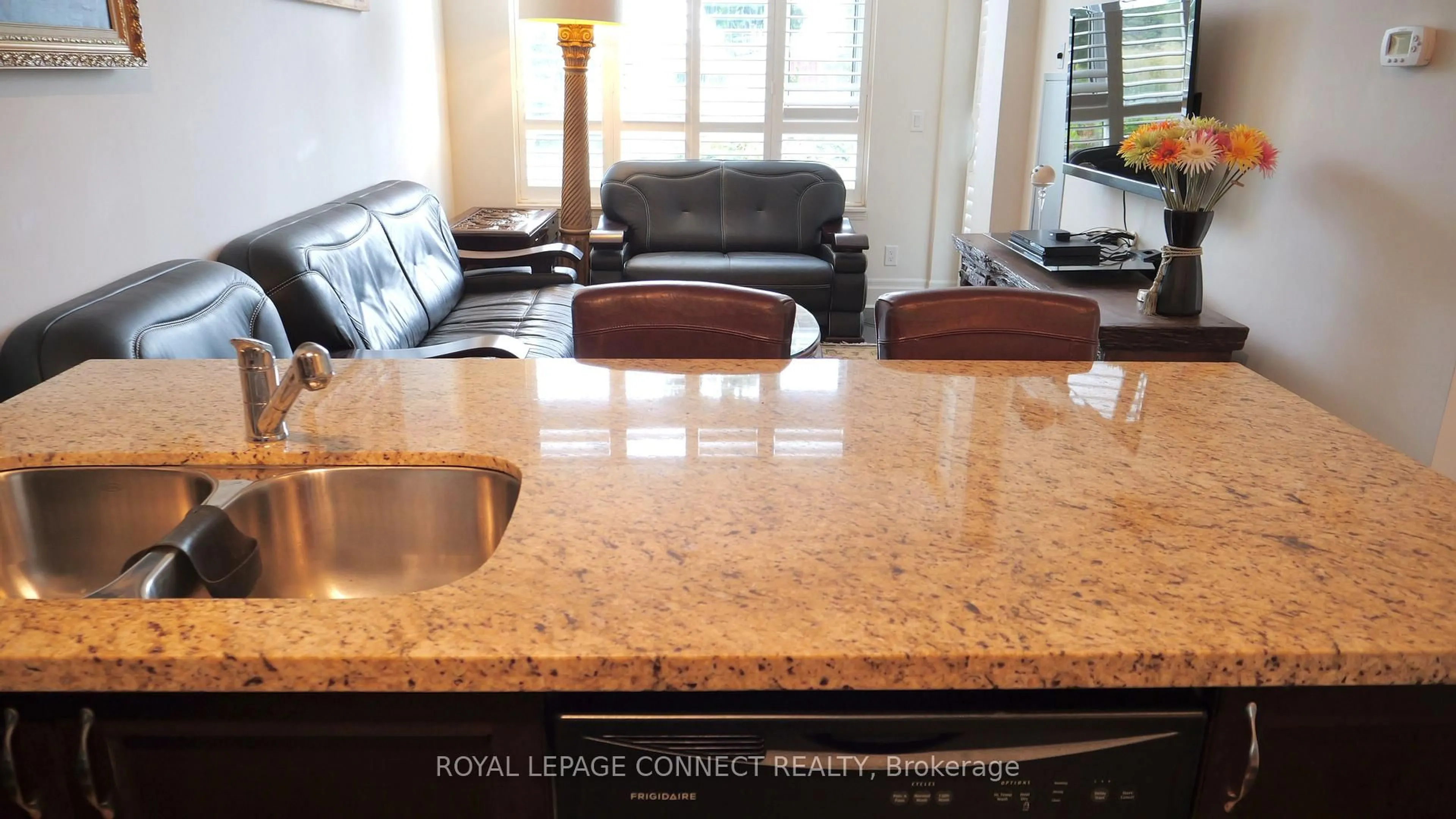 Open concept kitchen, ceramic/tile floor for 111 Upper Duke Cres #103, Markham Ontario L6G 0C8