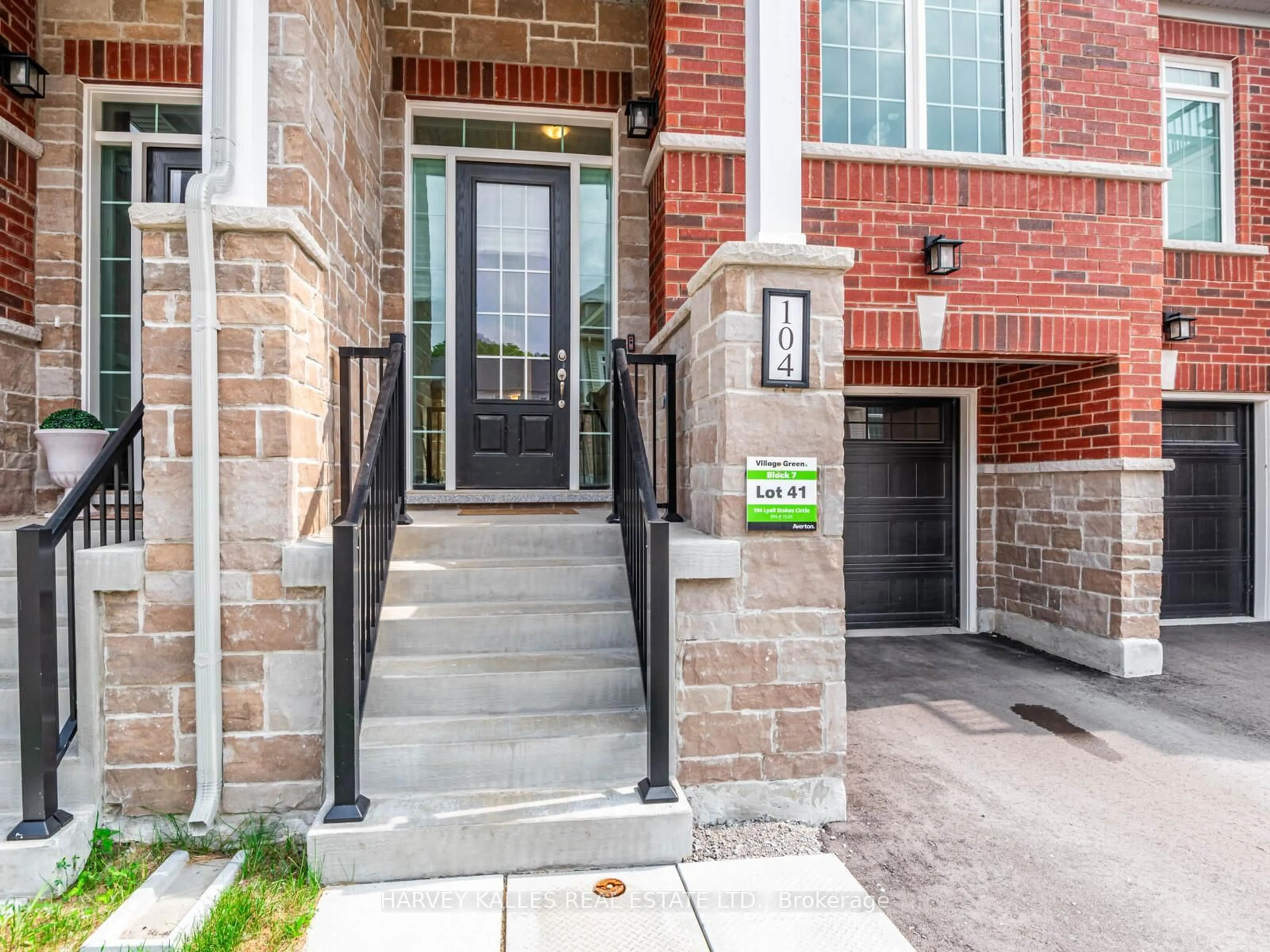 Home with brick exterior material, street for 104 Lyall Stokes Circ, East Gwillimbury Ontario L0G 1M0