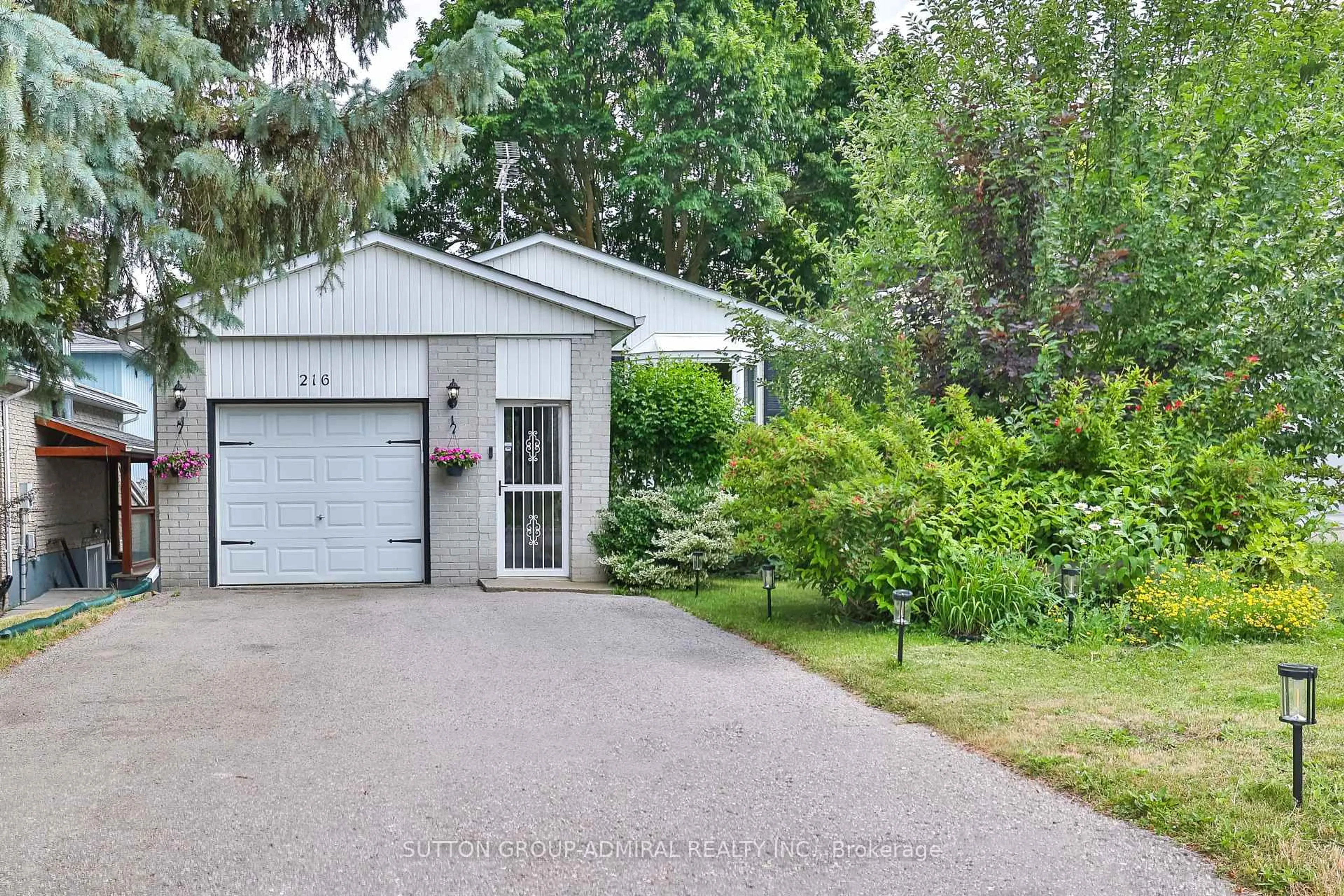Unknown for 216 Robinson Dr, Newmarket Ontario L3Y 5M5