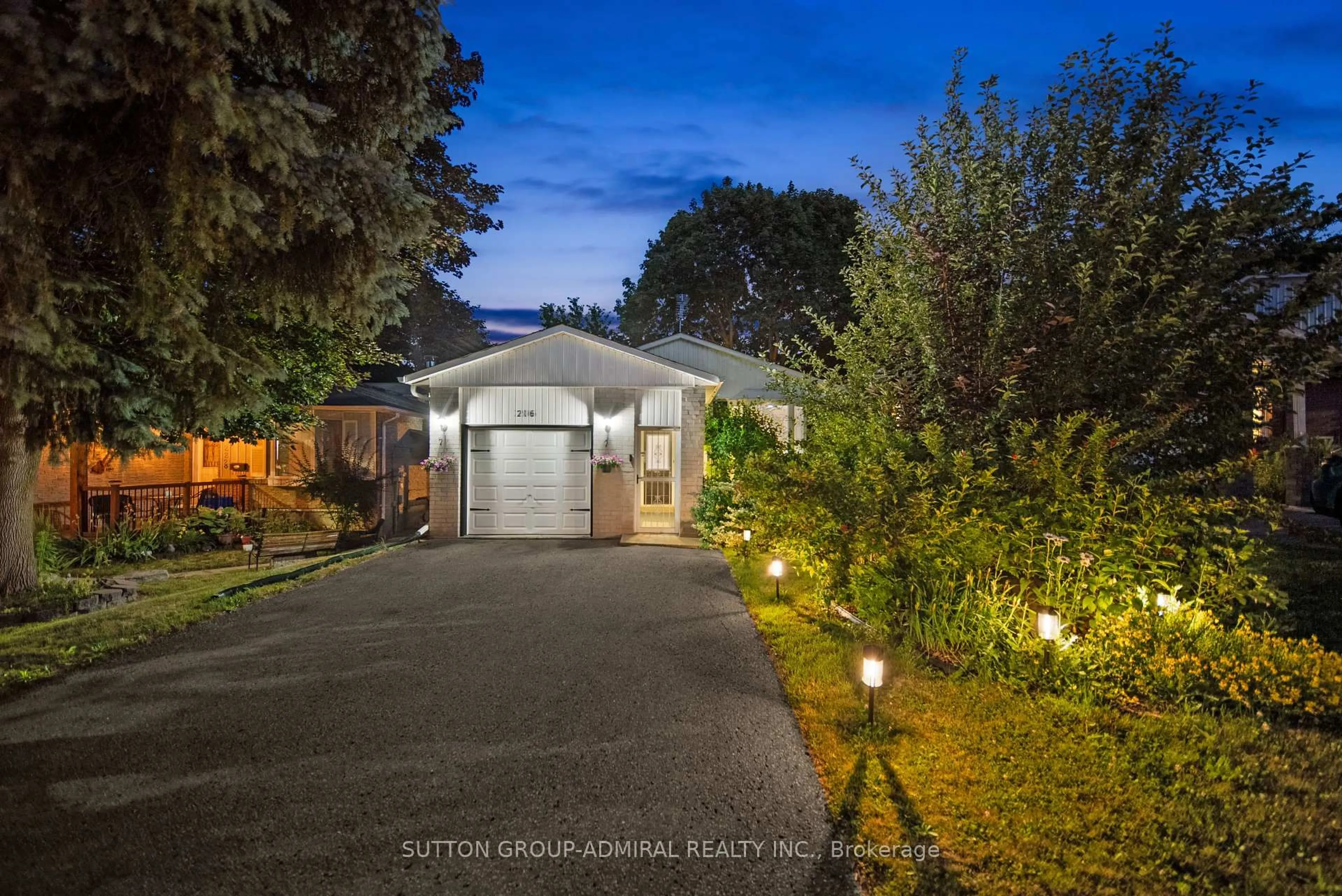 Unknown for 216 Robinson Dr, Newmarket Ontario L3Y 5M5