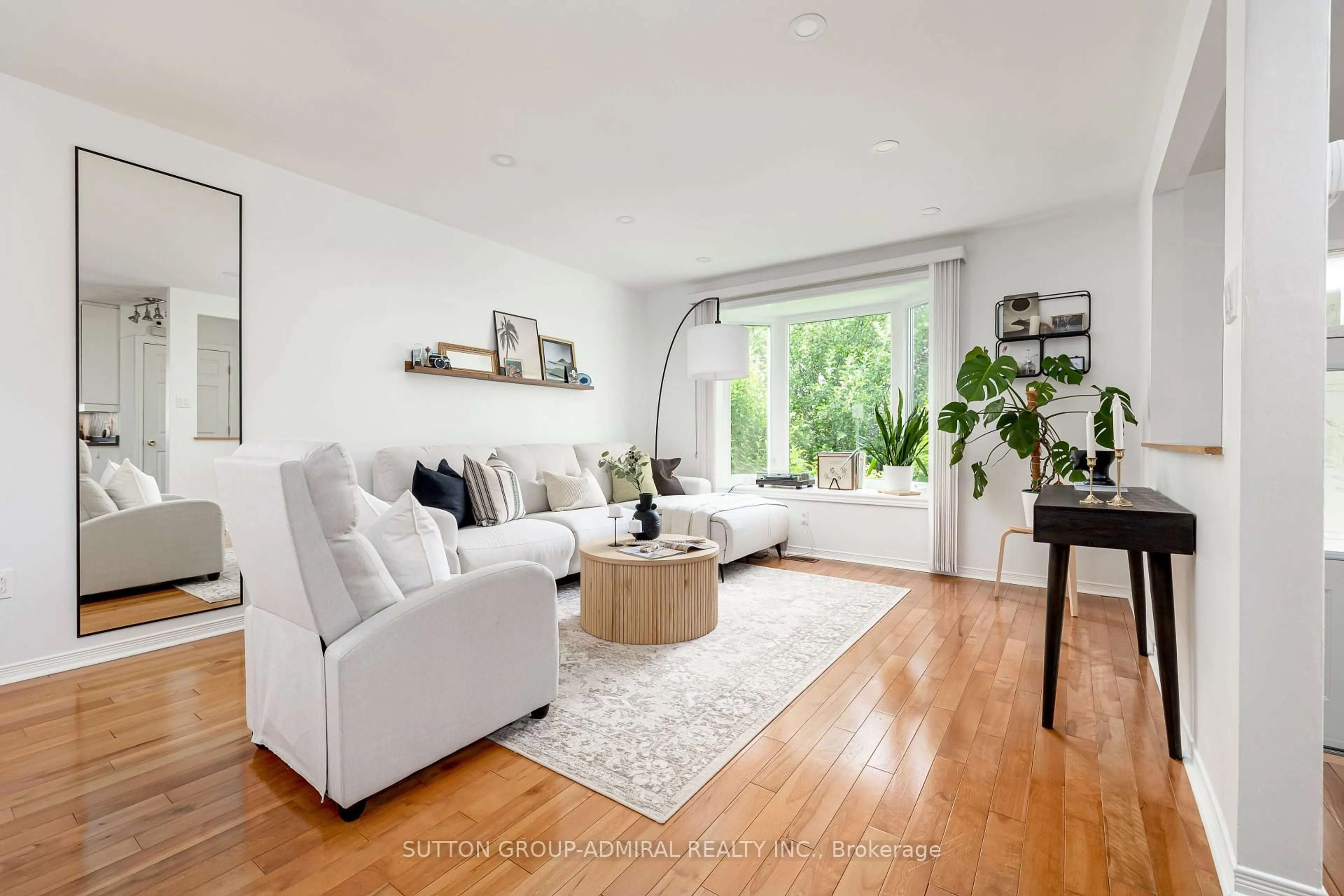 Living room with furniture, wood/laminate floor for 216 Robinson Dr, Newmarket Ontario L3Y 5M5
