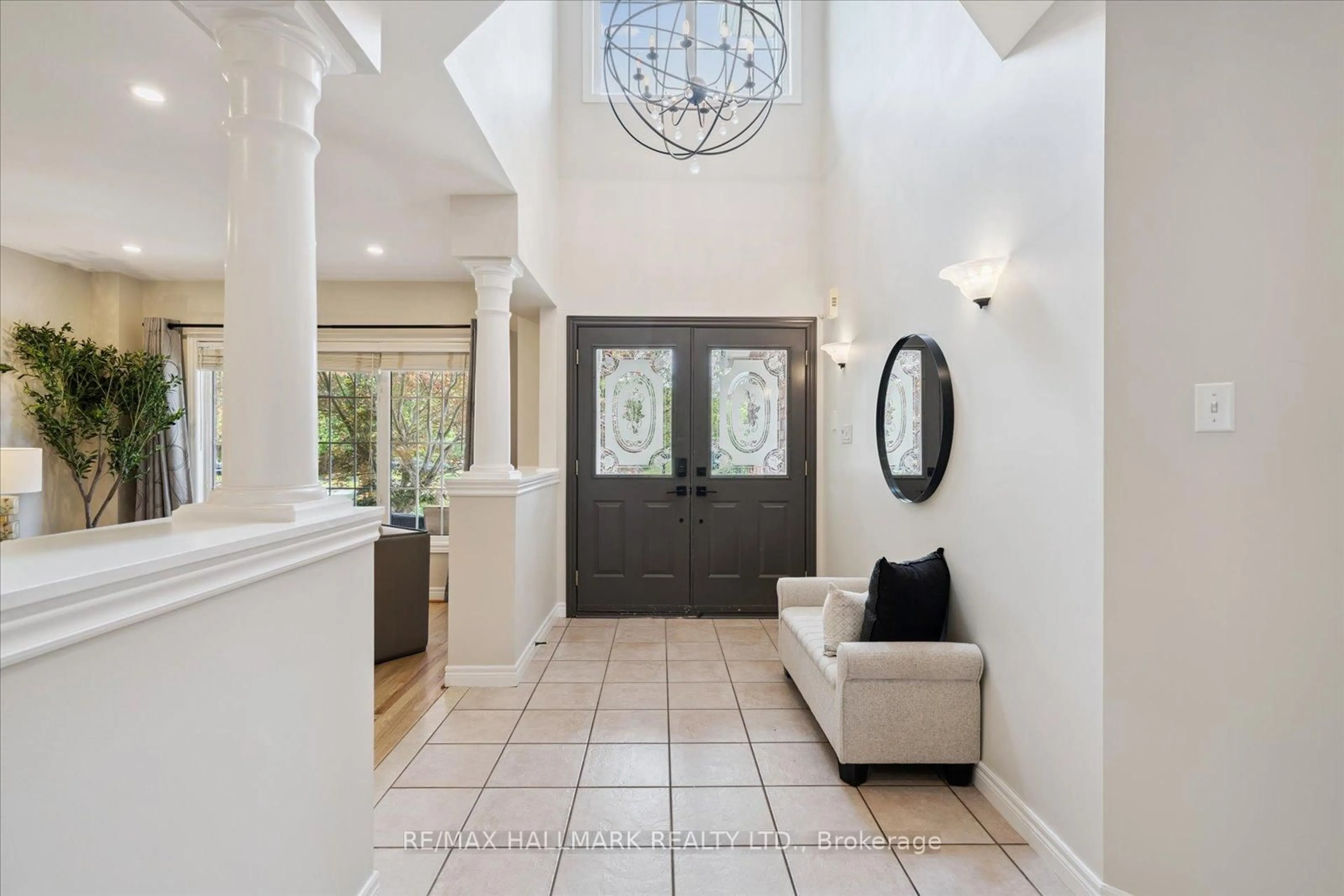 Indoor entryway for 118 Wheeler Cres, Whitchurch-Stouffville Ontario L4A 1K2