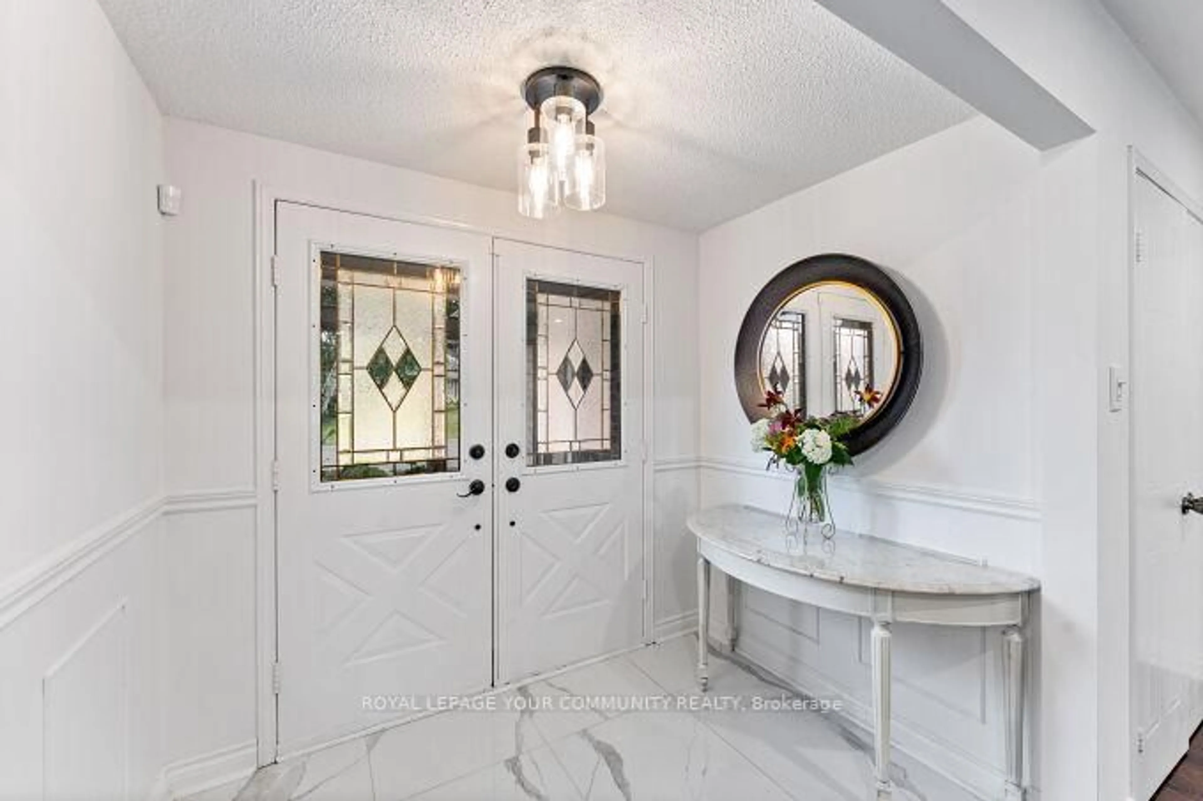 Indoor entryway for 20 Copland Tr, Aurora Ontario L4G 4S5