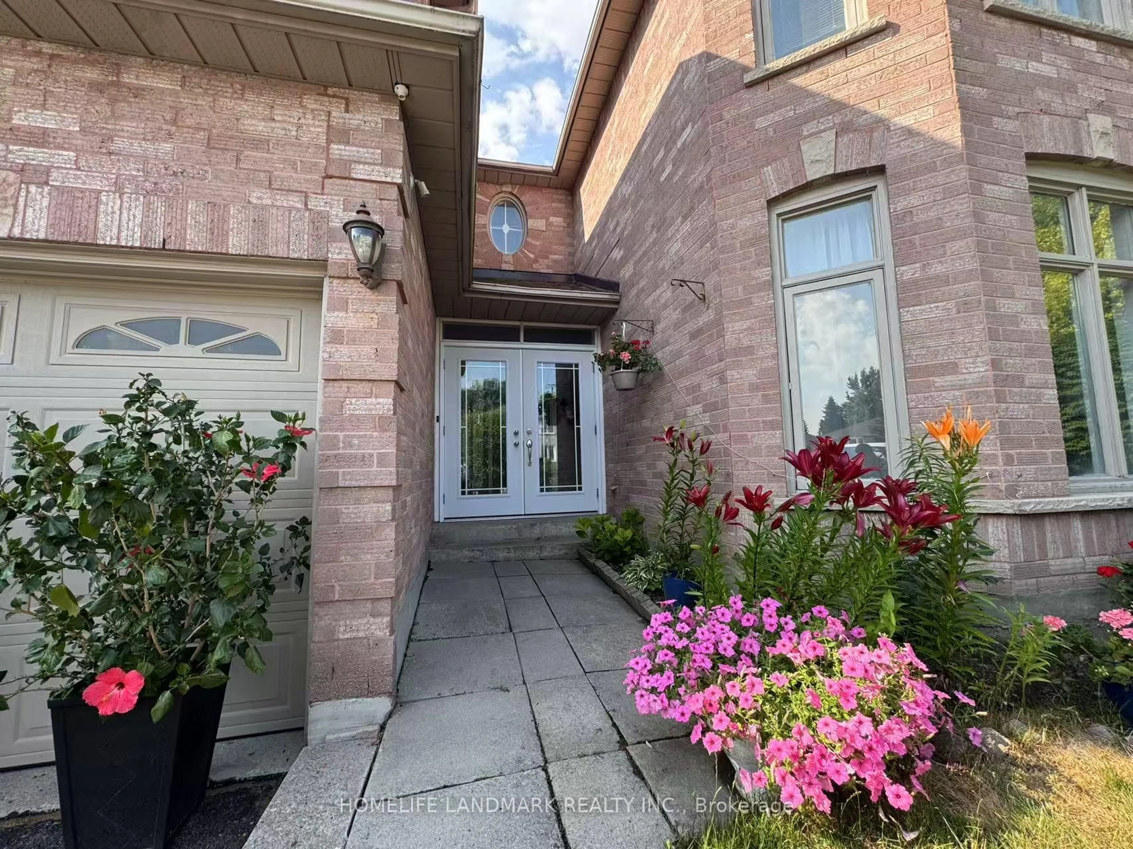 Unknown for 492 Traviss Dr, Newmarket Ontario L3Y 7K5
