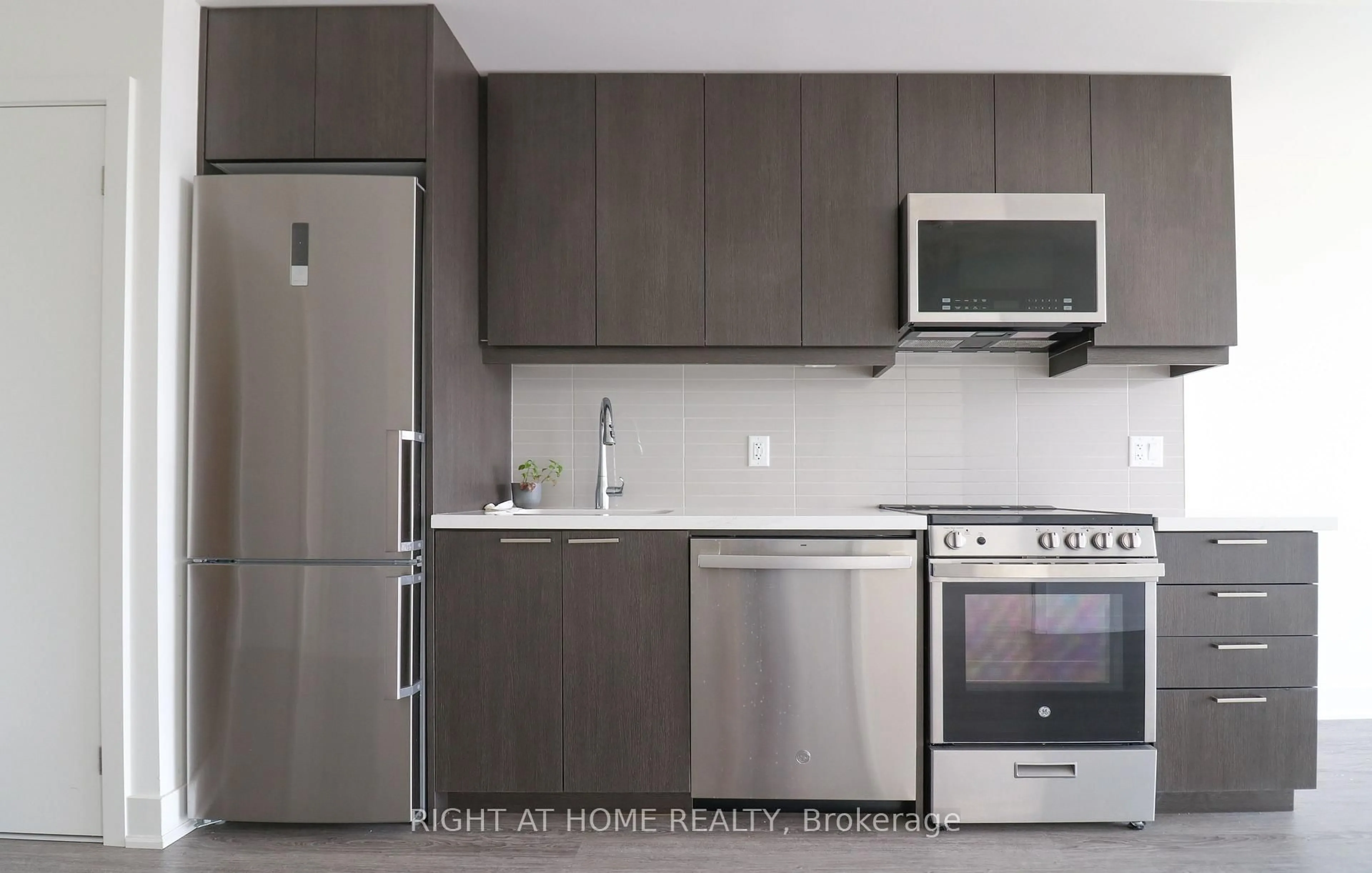 Standard kitchen, unknown for 185 Deerfield Rd Rd #1206, Newmarket Ontario L3Y 0G7
