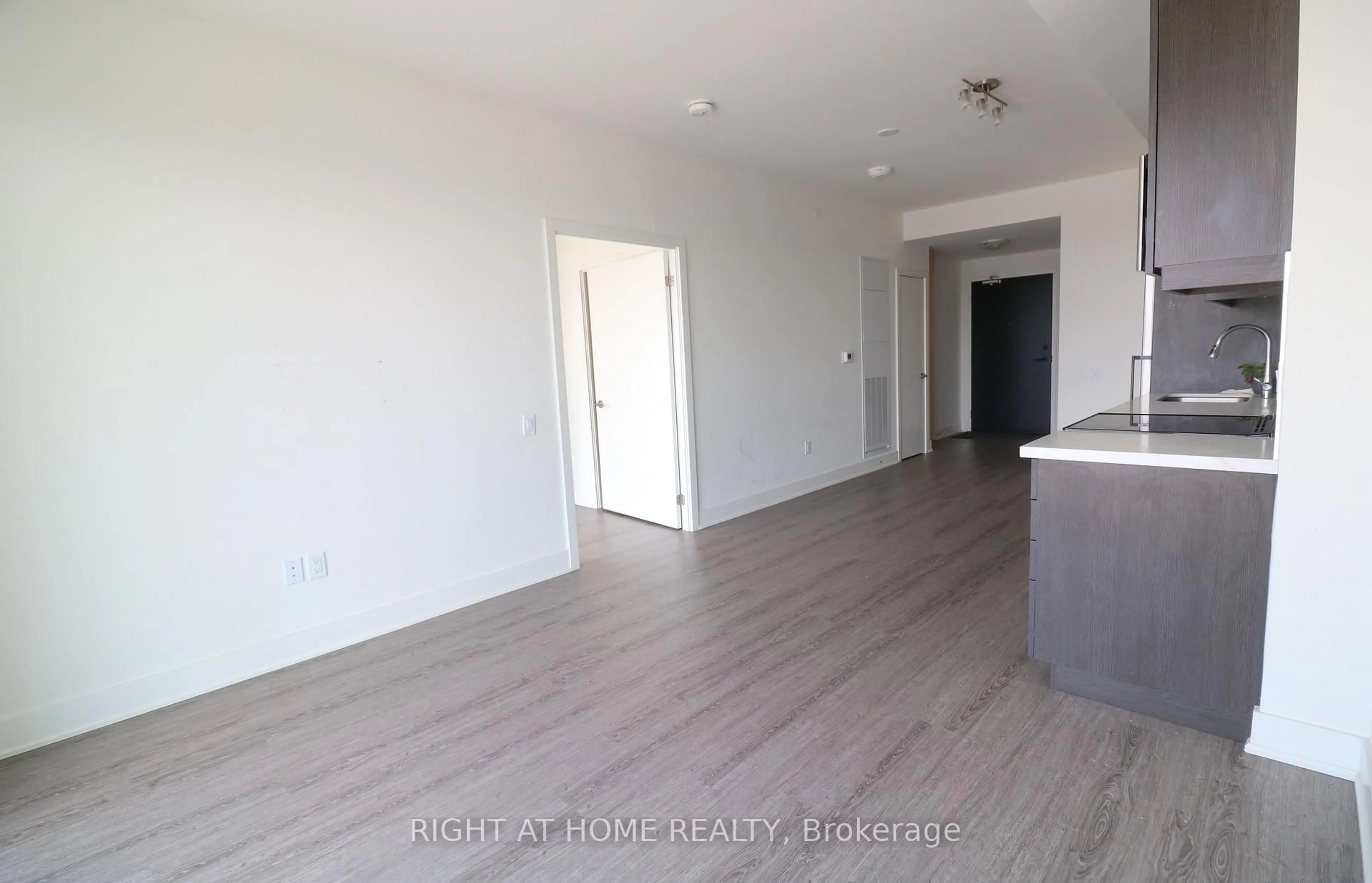 A pic of a room for 185 Deerfield Rd Rd #1206, Newmarket Ontario L3Y 0G7