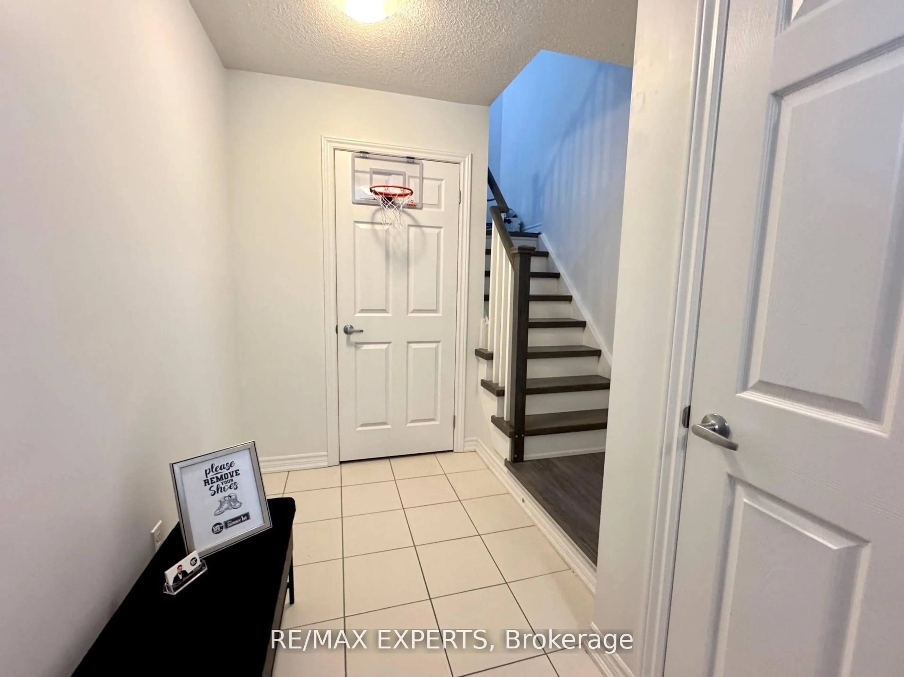 Indoor entryway for 23 Wimshaw Lane, Whitchurch-Stouffville Ontario L4A 1Y5