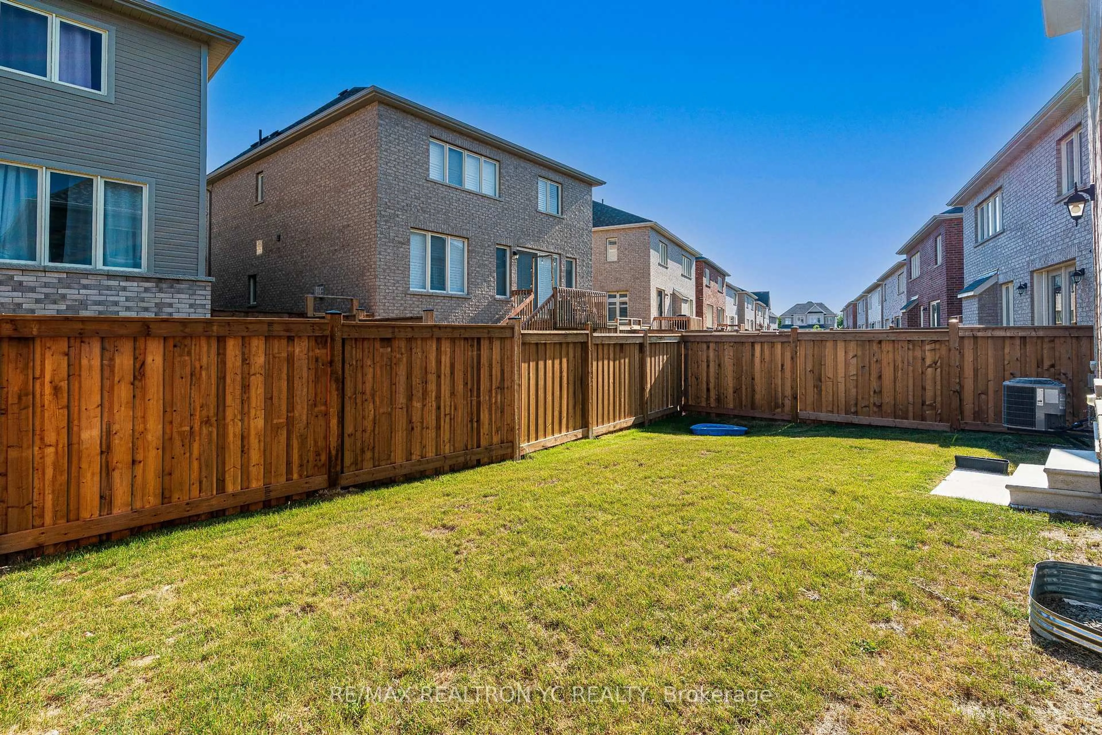 Patio, unknown for 17 Hitching Post Lane, Georgina Ontario L4P 0H9