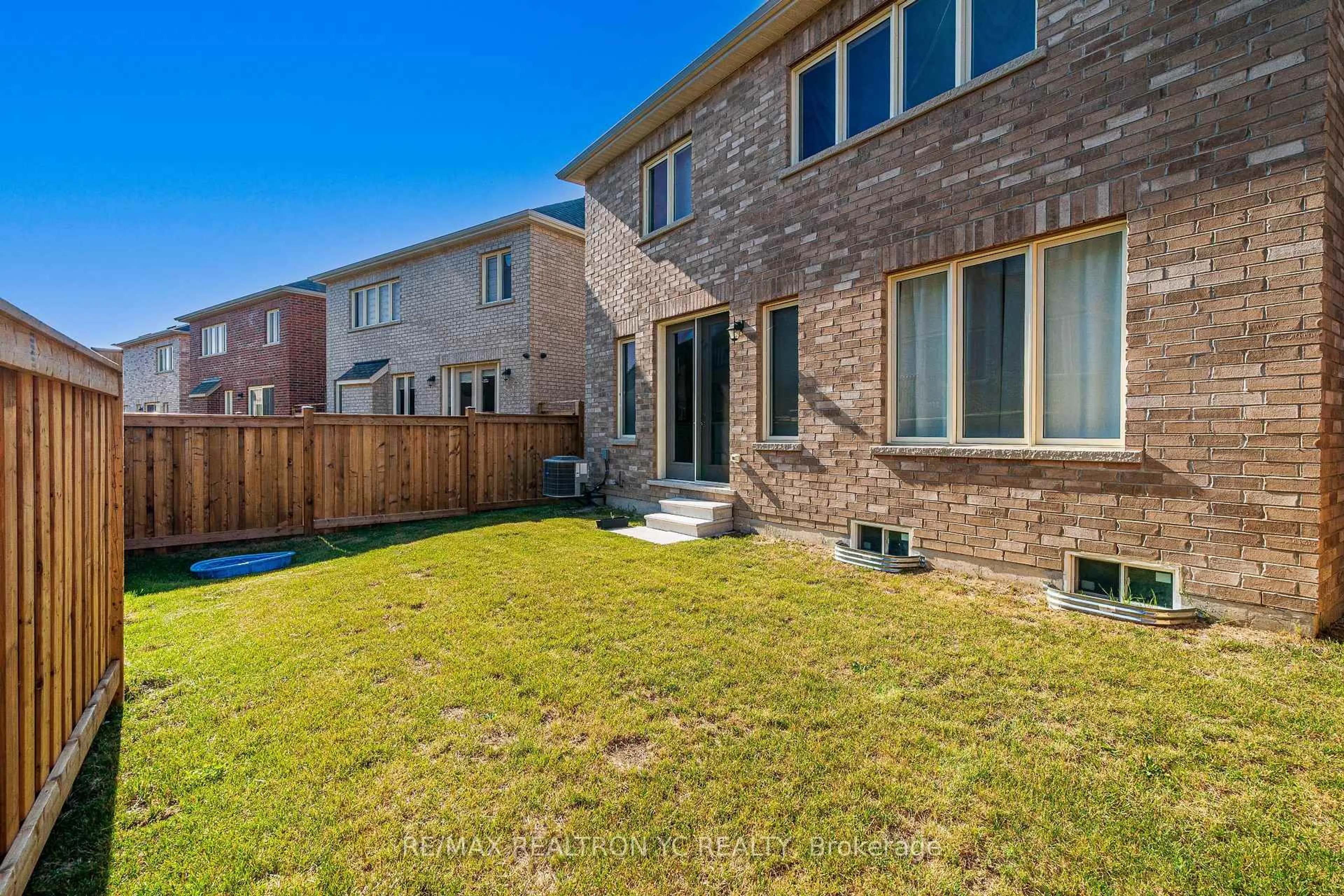 Home with brick exterior material, street for 17 Hitching Post Lane, Georgina Ontario L4P 0H9