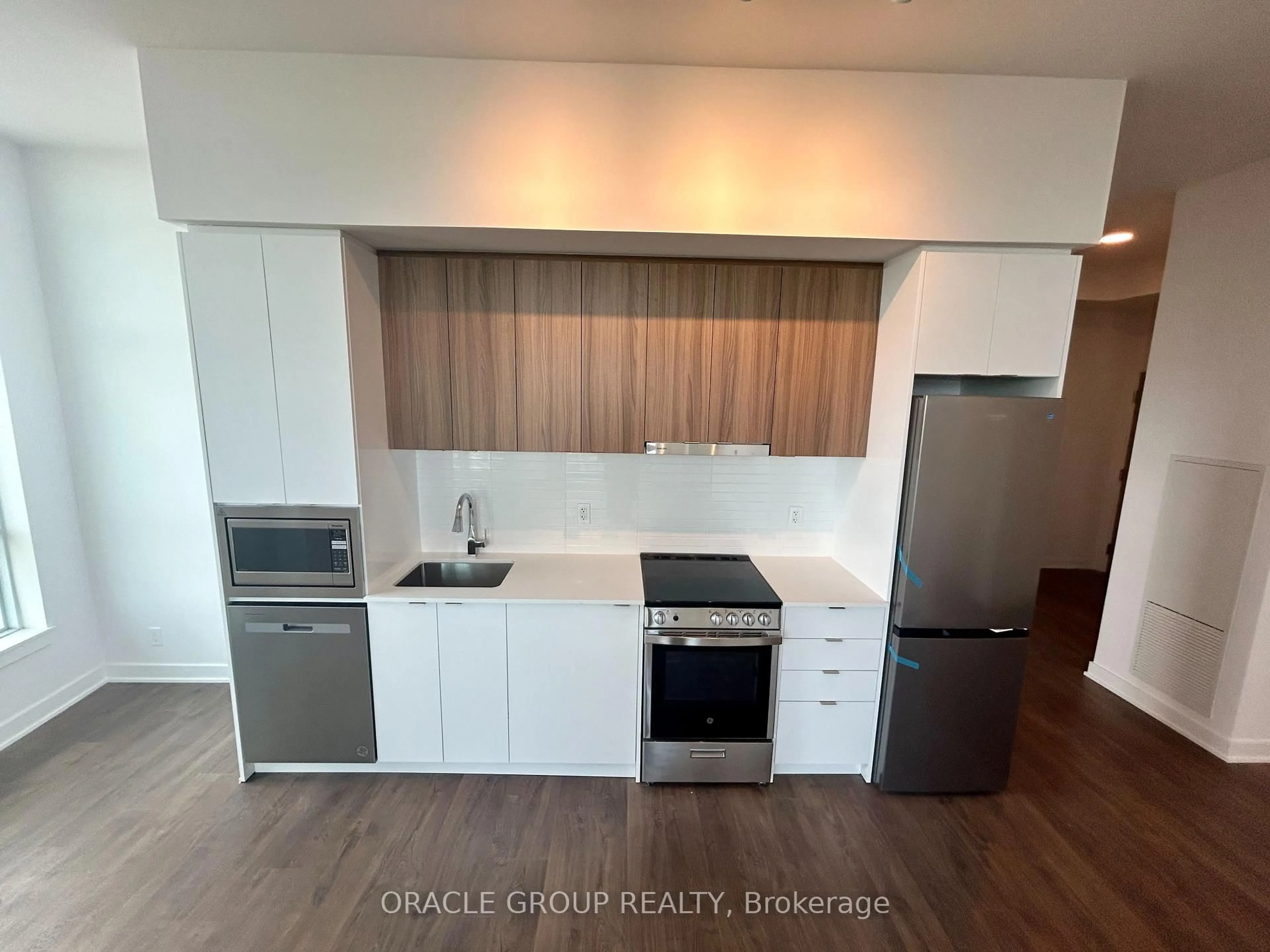 Standard kitchen, wood/laminate floor for 50 Upper Mall Way #B-PH09, Vaughan Ontario L4J 4P8