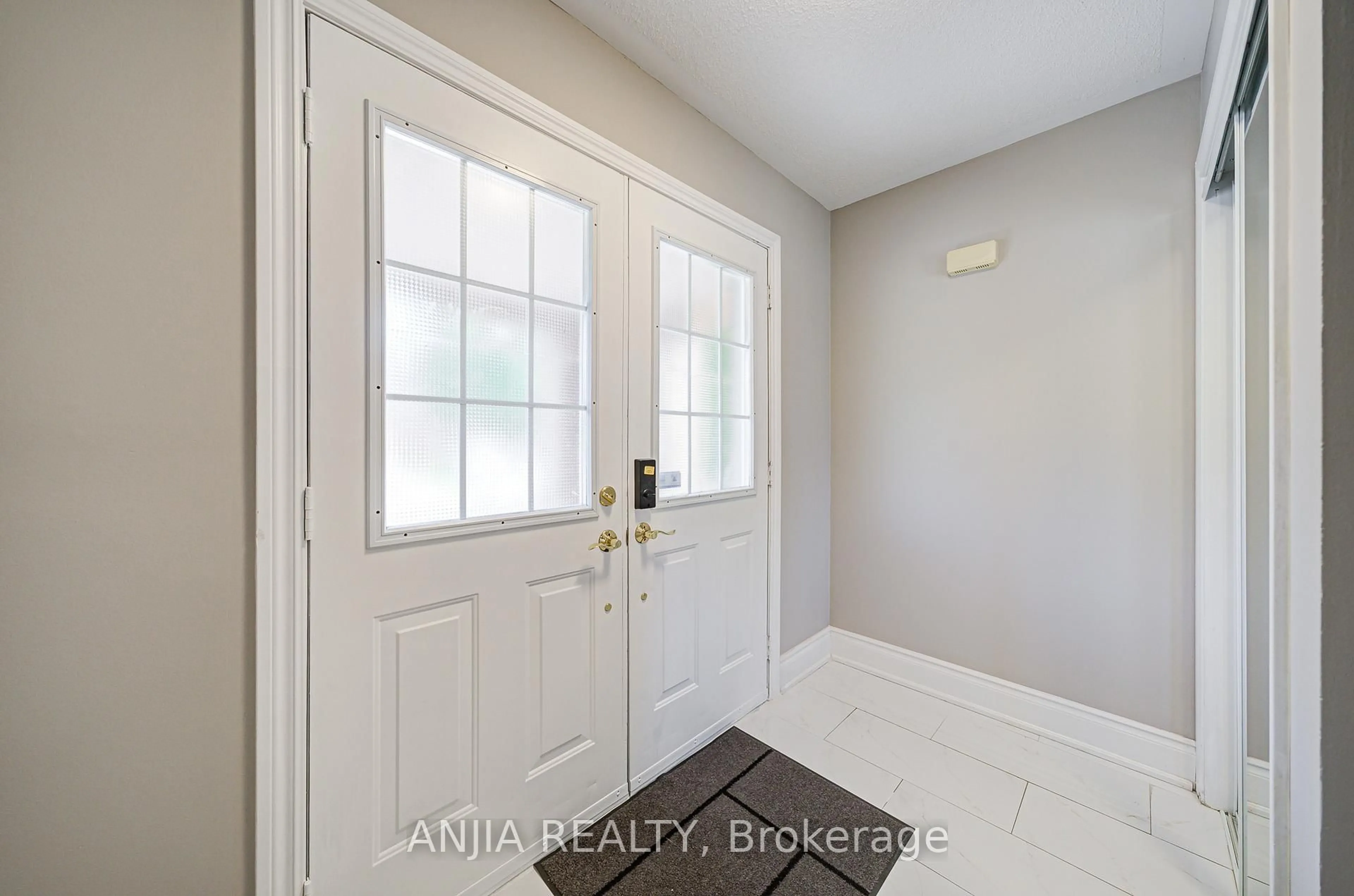 Indoor entryway for 74 Weatherill Rd, Markham Ontario L6C 2P5