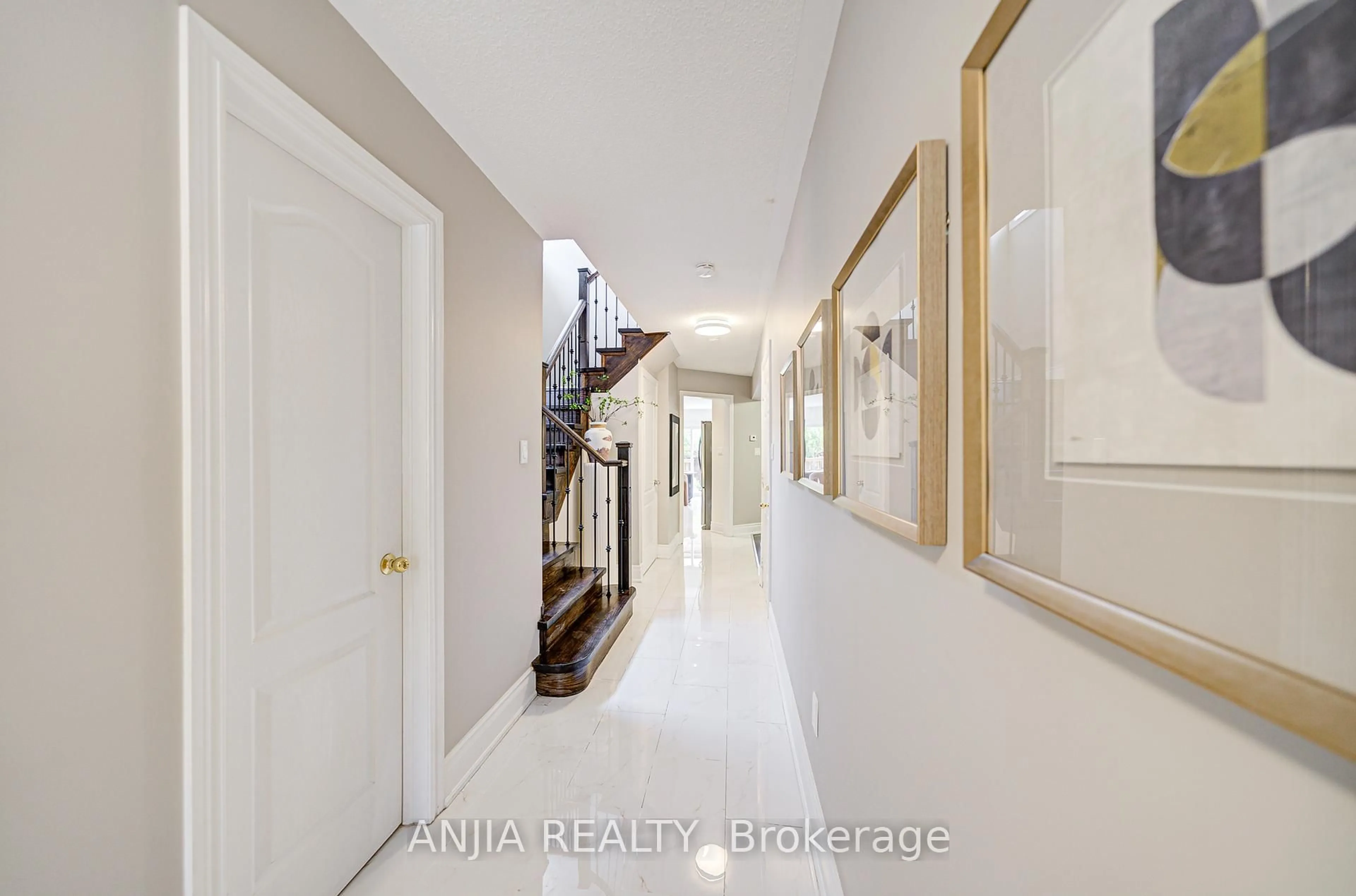 Indoor entryway for 74 Weatherill Rd, Markham Ontario L6C 2P5