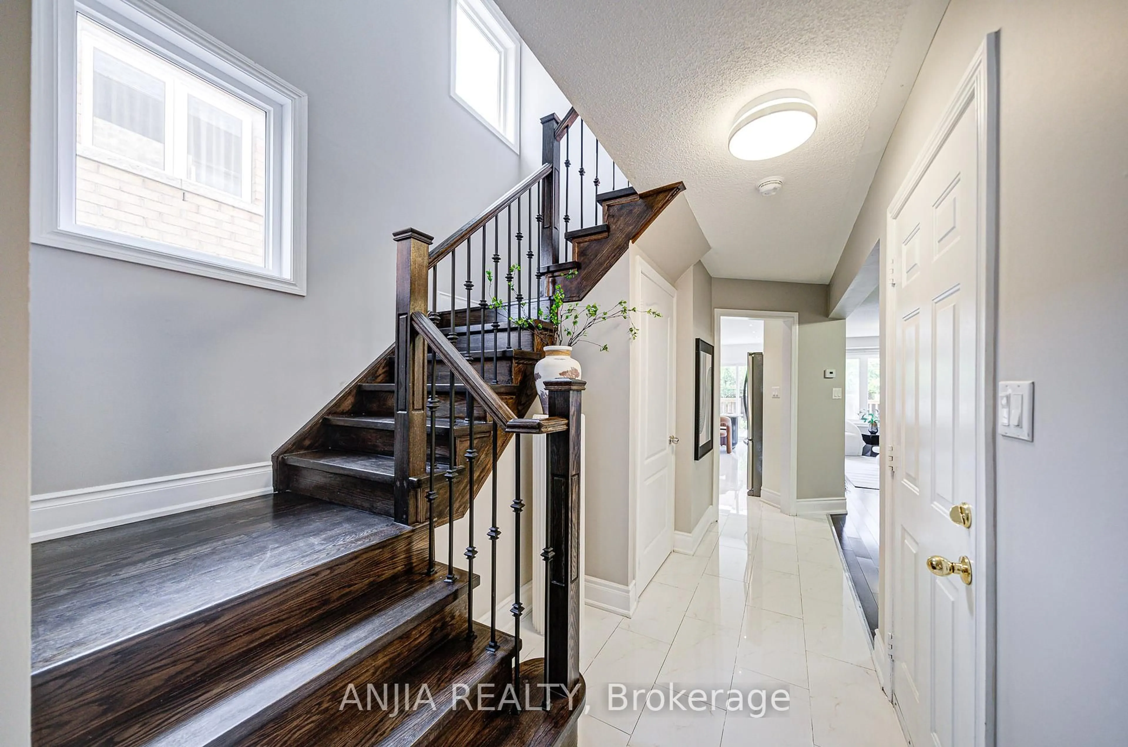 Indoor entryway for 74 Weatherill Rd, Markham Ontario L6C 2P5