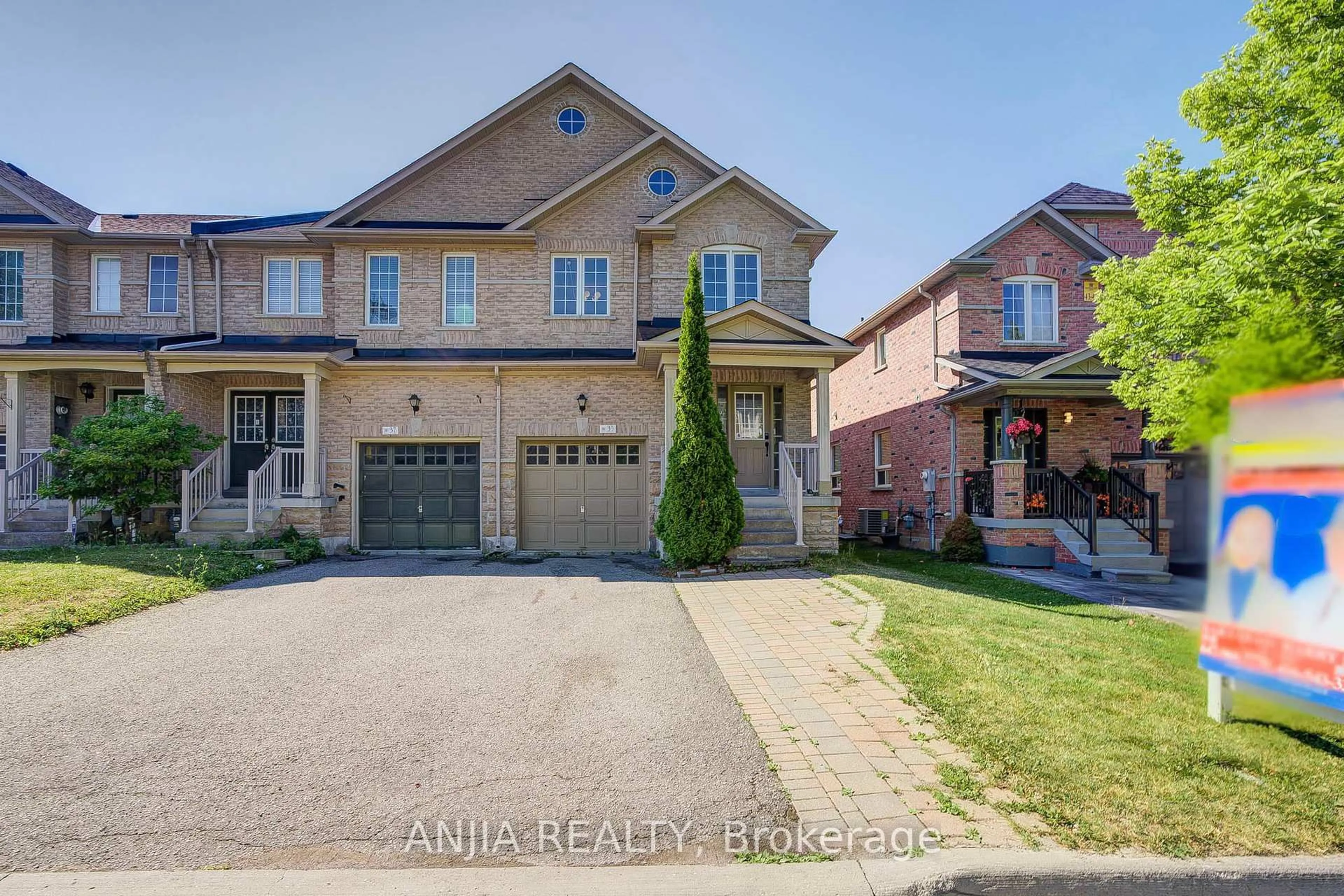 Home with brick exterior material, street for 35 Martell Gate, Aurora Ontario L4G 0B9