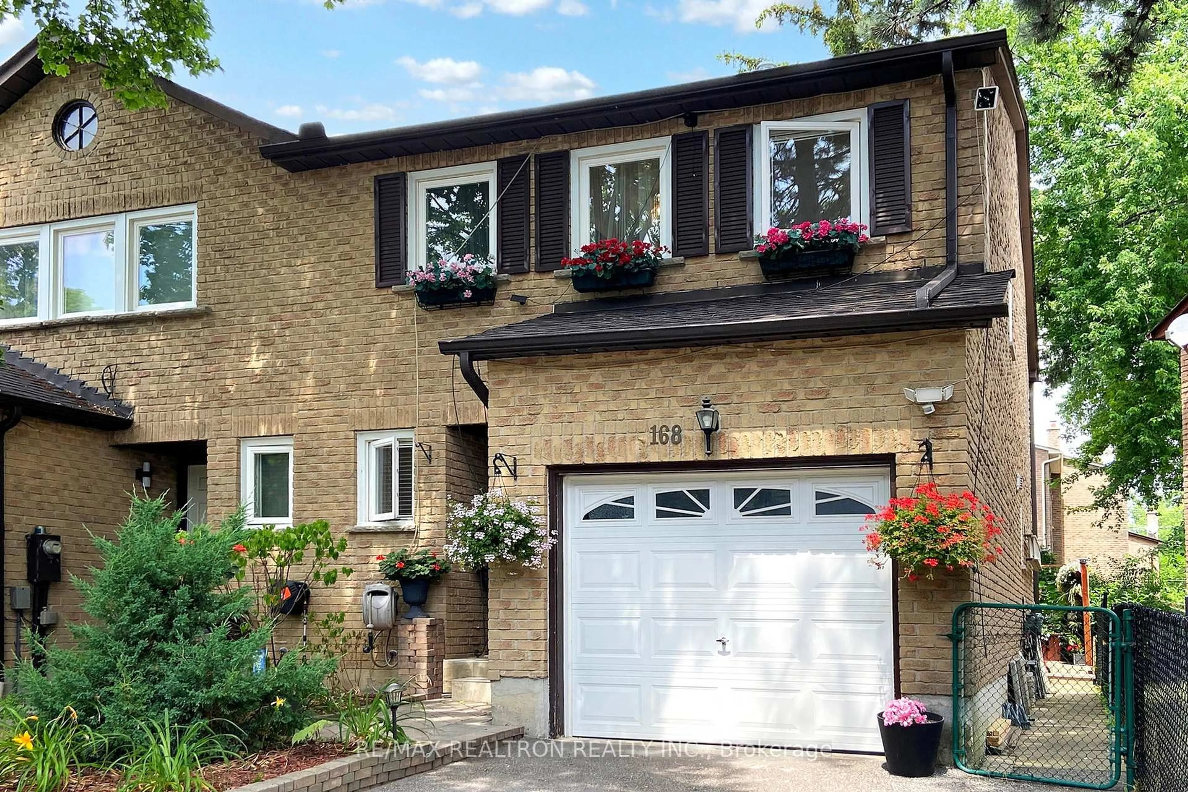 Home with brick exterior material, street for 168 Cottonwood Crt, Markham Ontario L3T 5X2