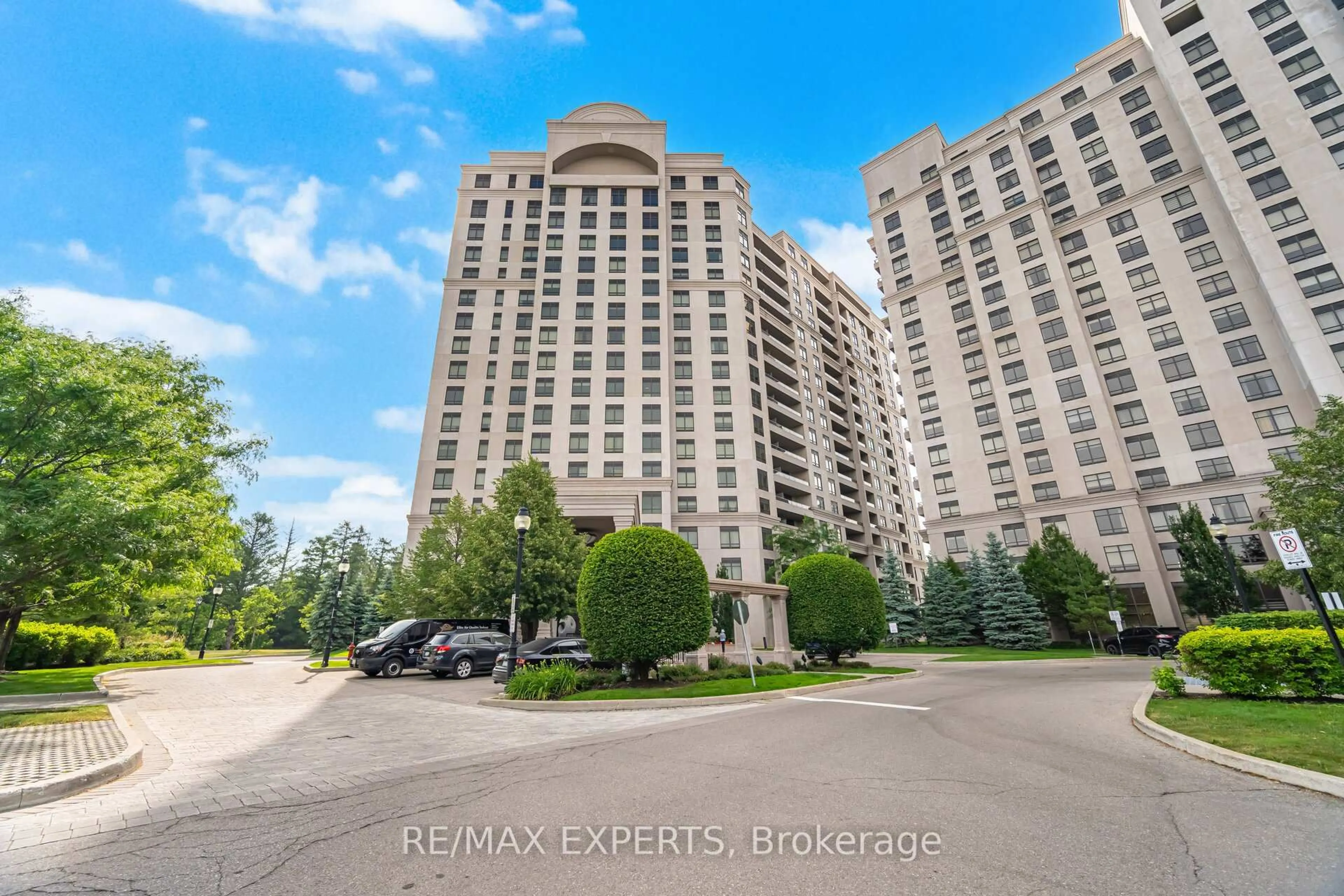 Indoor foyer for 9255 Jane St #1103, Vaughan Ontario L6A 0K1