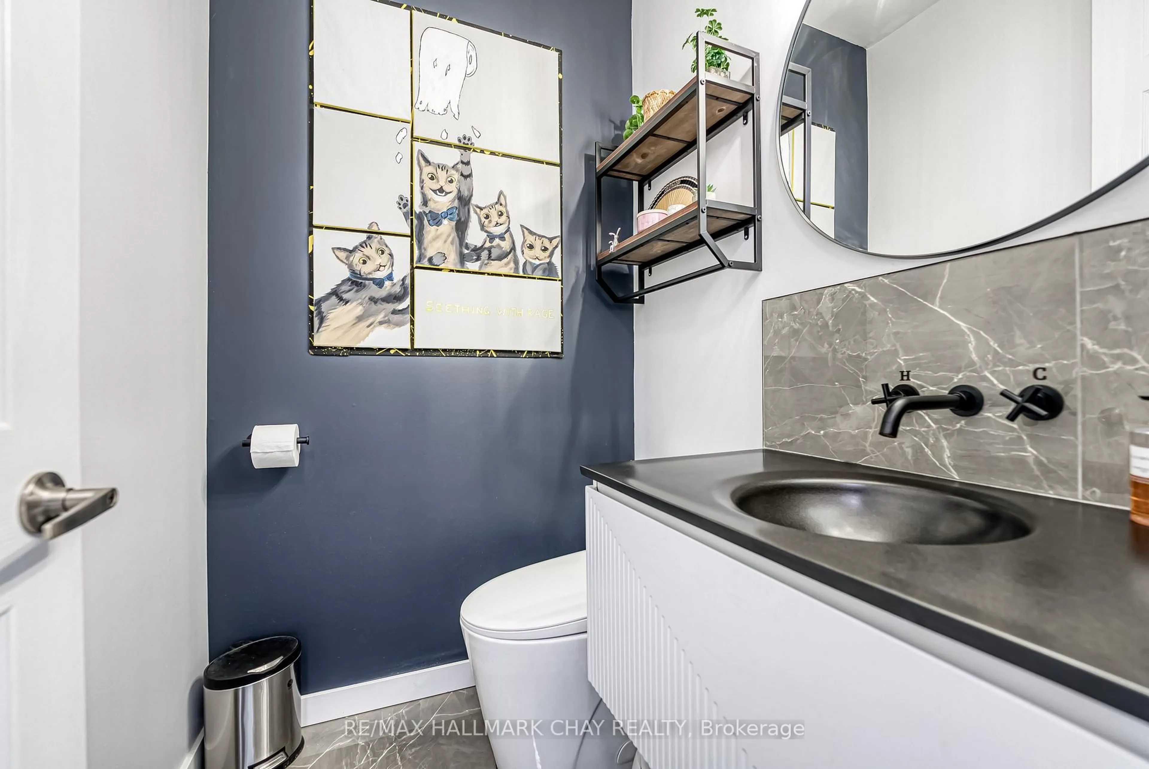 Contemporary bathroom, ceramic/tile floor for 63 Ross Patrick Cres, Newmarket Ontario L3X 3K3
