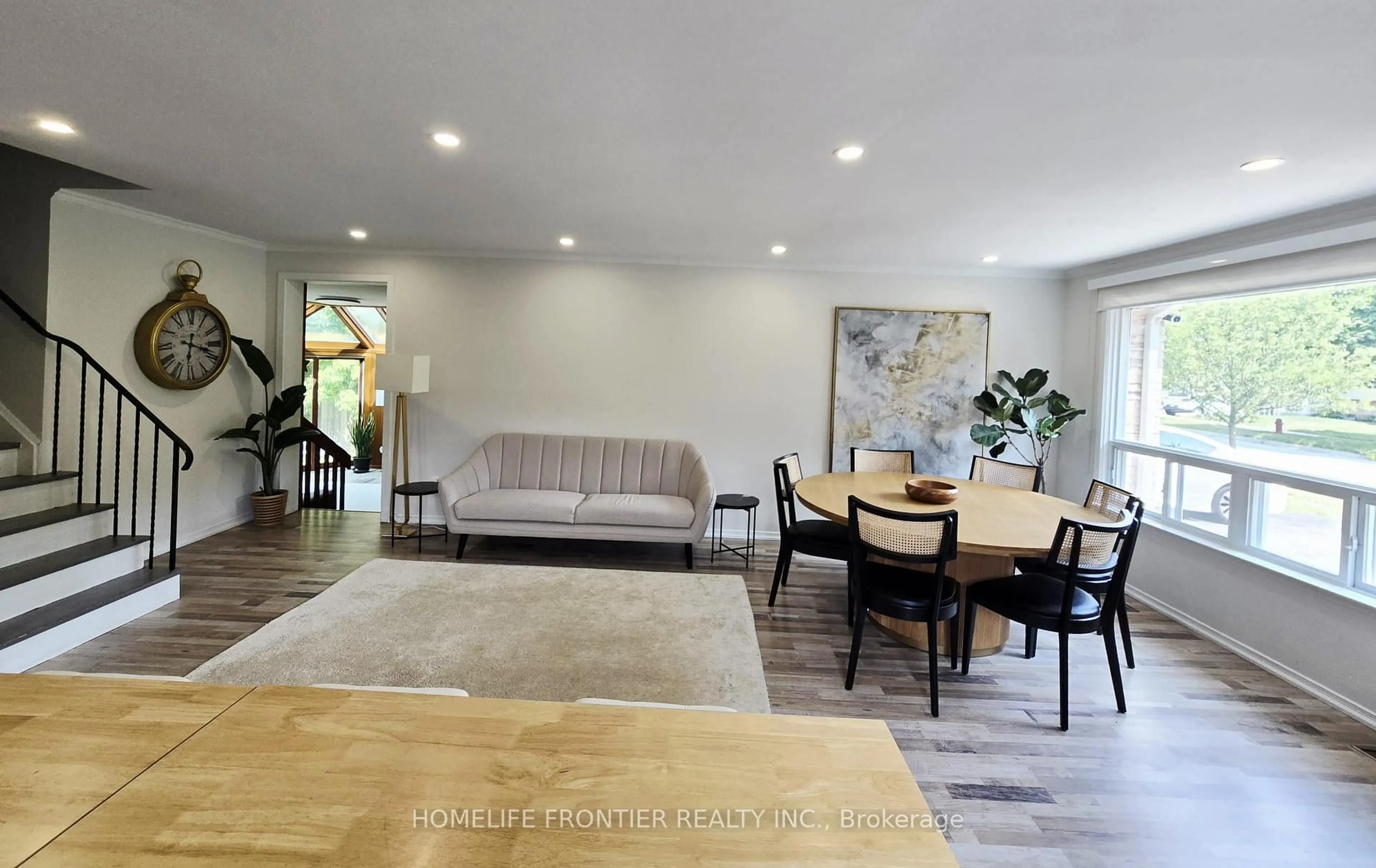 Living room with furniture, unknown for 24 Brightway Cres, Richmond Hill Ontario L4C 4Z9