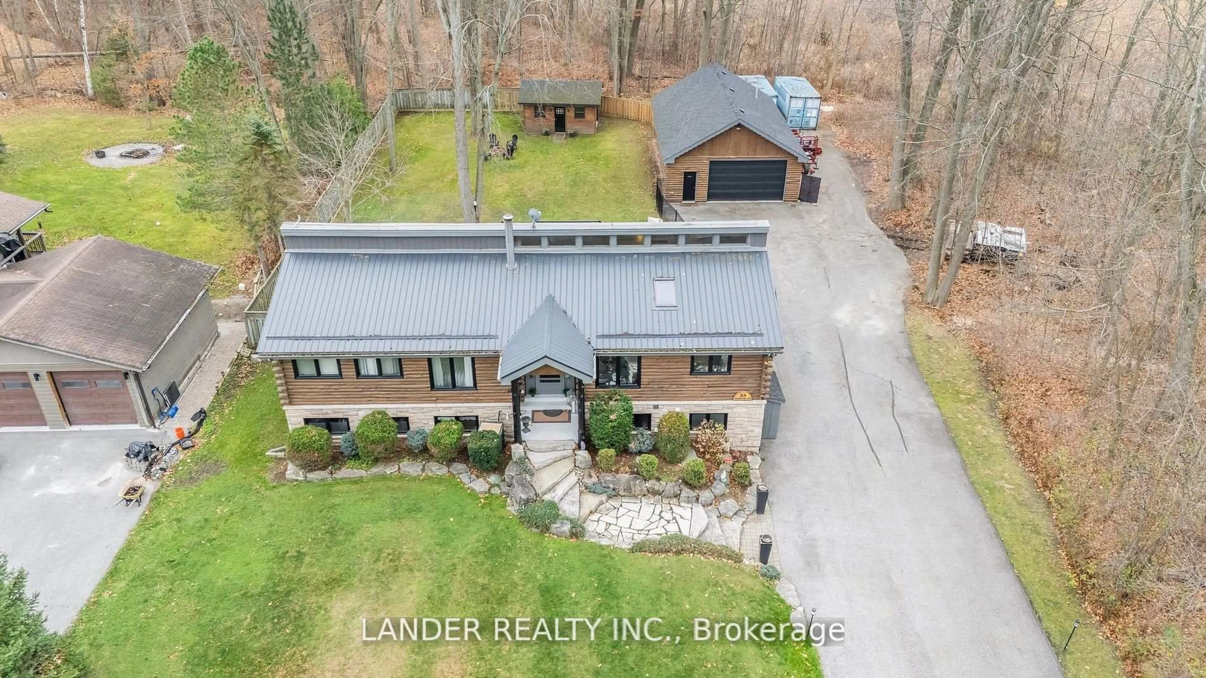 A pic from outside/outdoor area/front of a property/back of a property/a pic from drone, water/lake/river/ocean view for 33 Morgans Rd, East Gwillimbury Ontario L9N 0E7