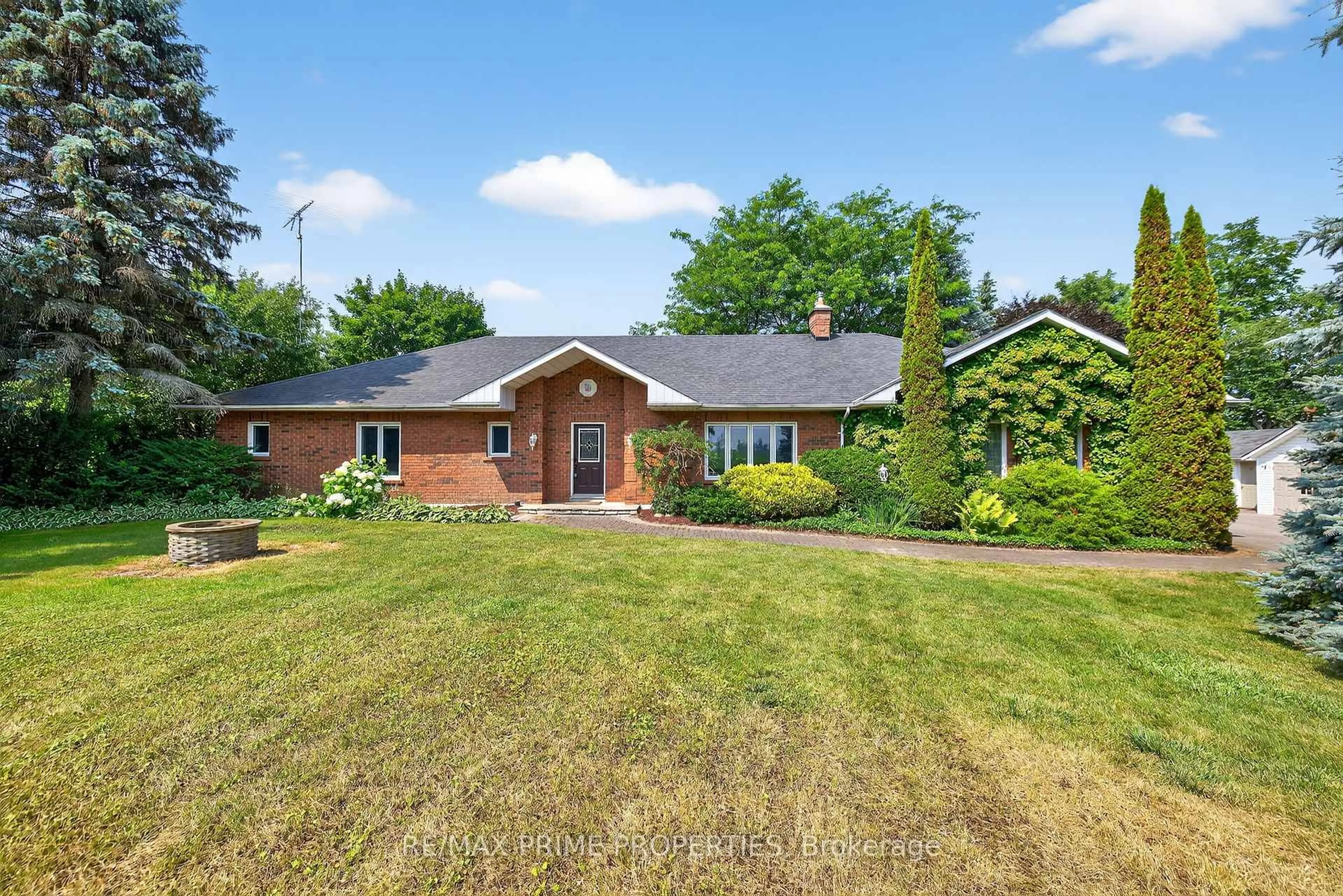 A pic from outside/outdoor area/front of a property/back of a property/a pic from drone, unknown for 17780 Ninth Line, East Gwillimbury Ontario L0G 1M0