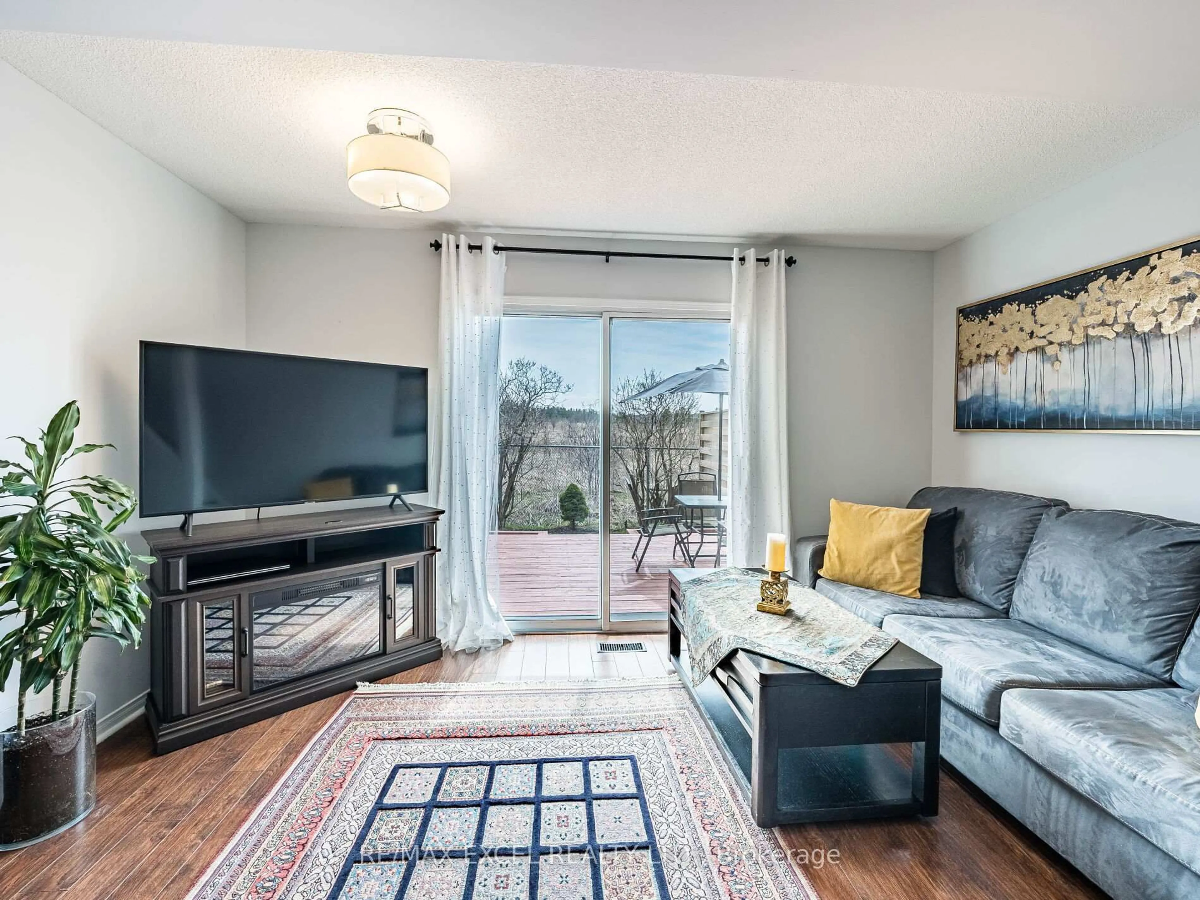 Living room with furniture, unknown for 97 William Curtis Circ, Newmarket Ontario L3Y 8L8