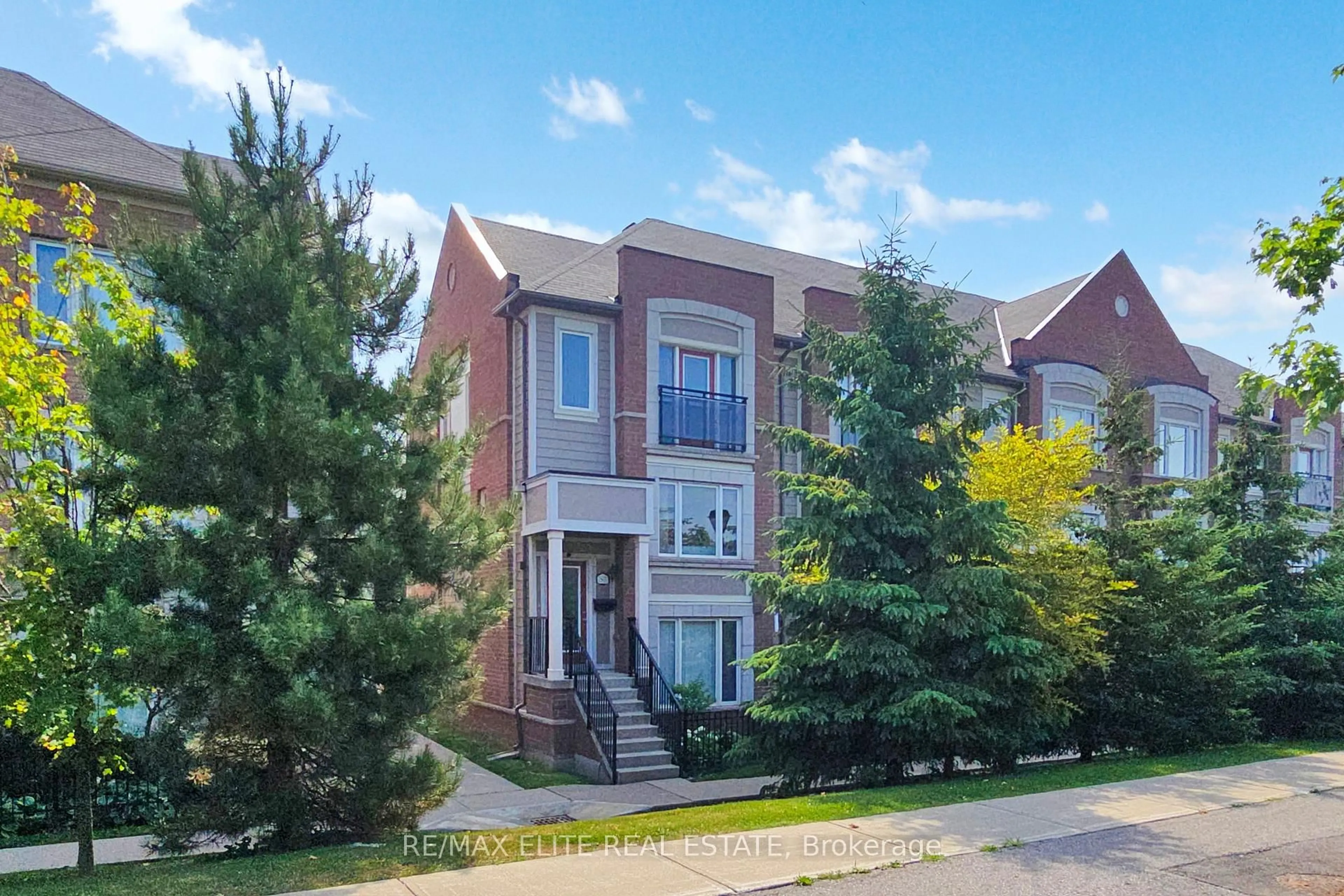 Home with brick exterior material, unknown for 15931 Bayview Ave, Aurora Ontario L4G 0S3