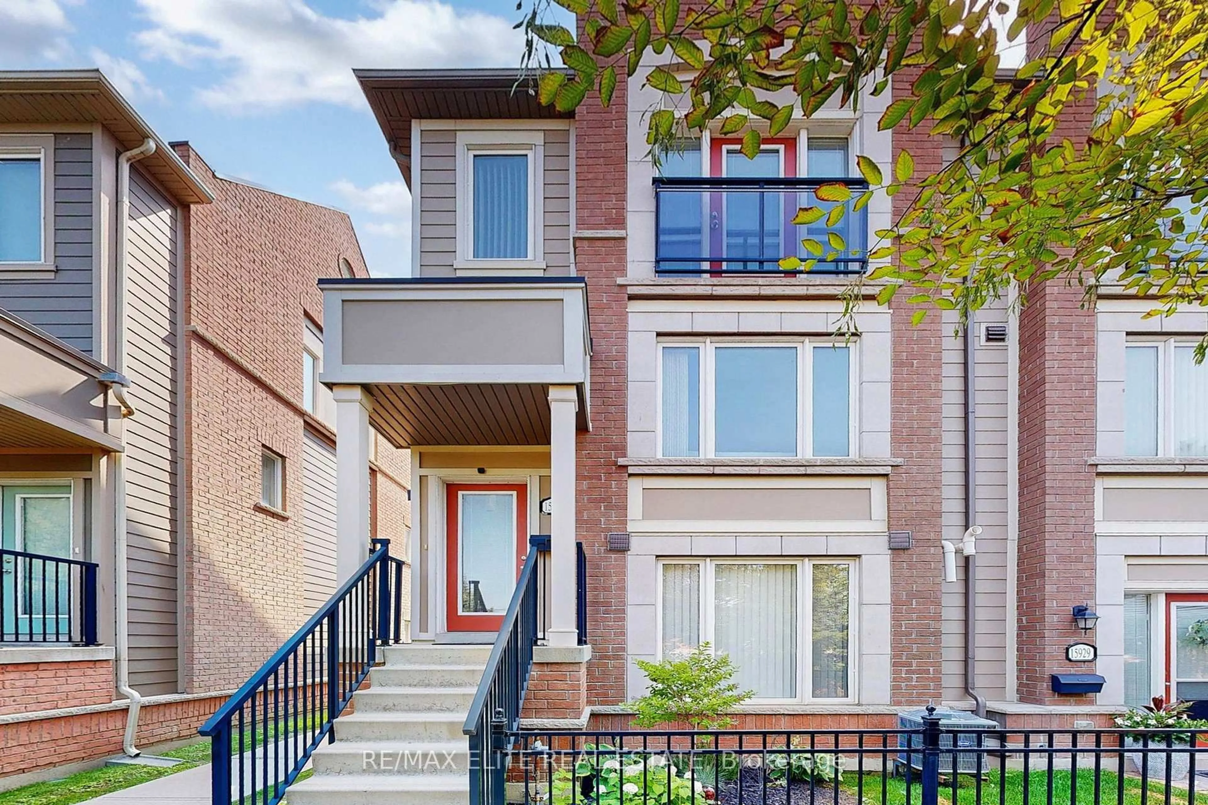 Home with brick exterior material, street for 15931 Bayview Ave, Aurora Ontario L4G 0S3