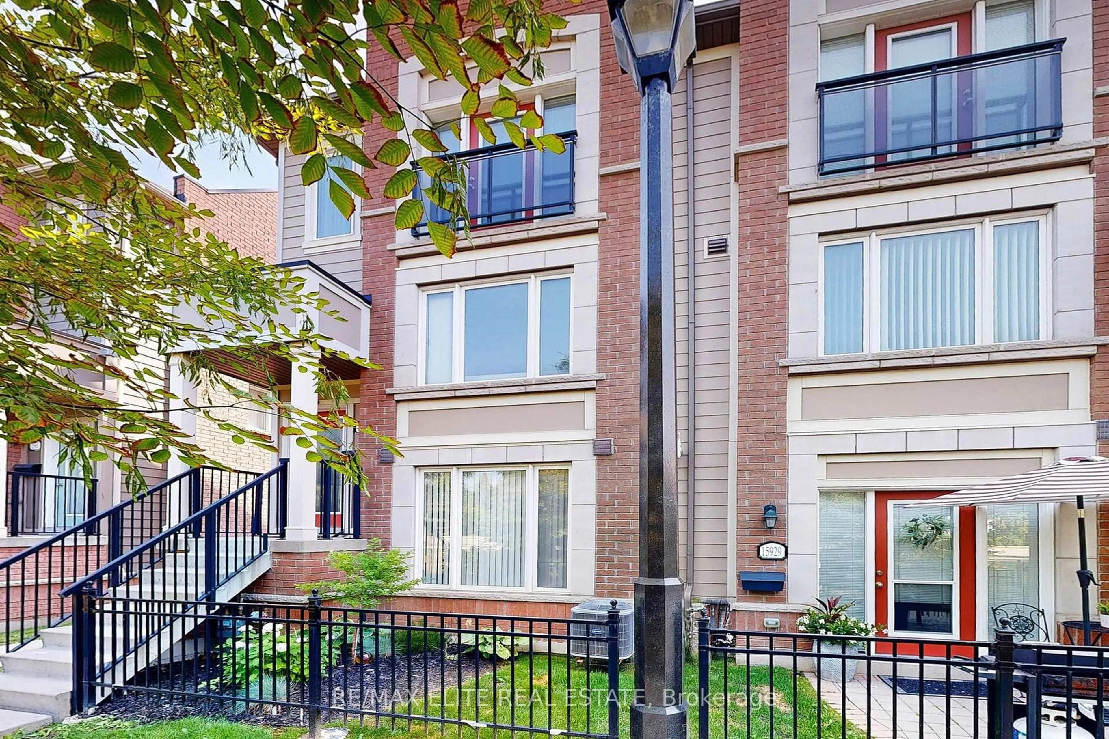 Home with brick exterior material, street for 15931 Bayview Ave, Aurora Ontario L4G 0S3