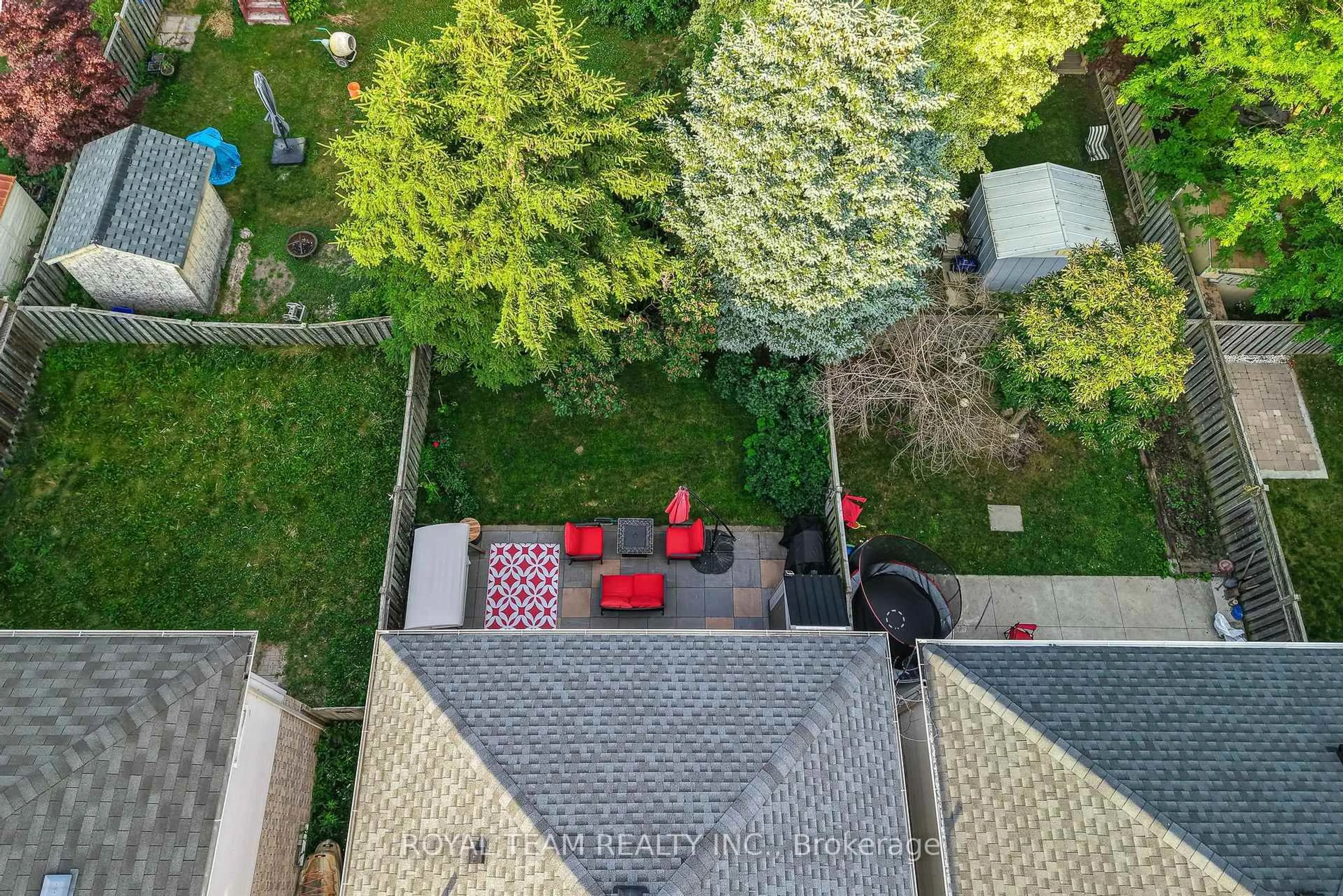 A pic from outside/outdoor area/front of a property/back of a property/a pic from drone, unknown for 121 Professor Day Dr, Bradford West Gwillimbury Ontario L3Z 3B9