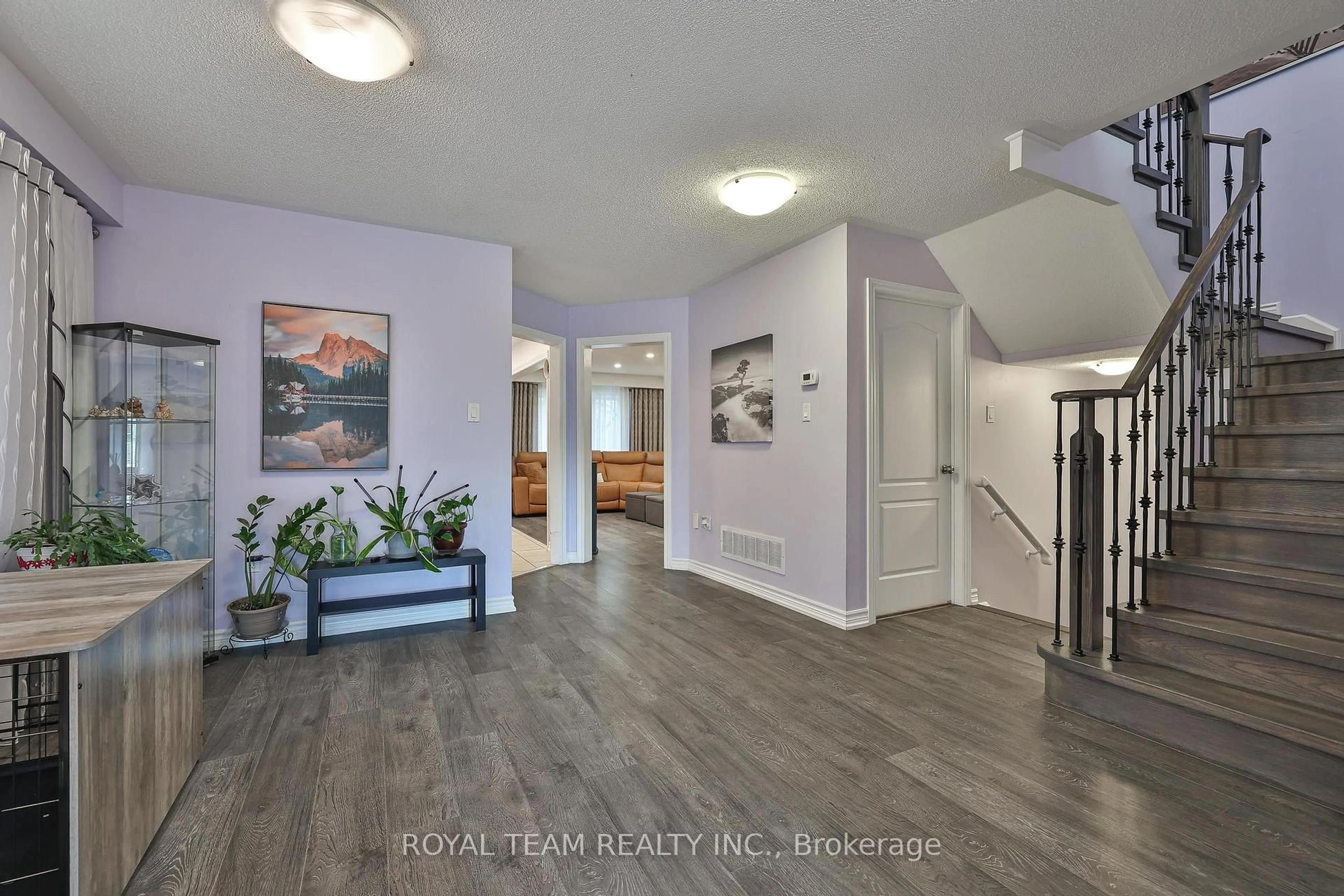 Indoor entryway for 121 Professor Day Dr, Bradford West Gwillimbury Ontario L3Z 3B9