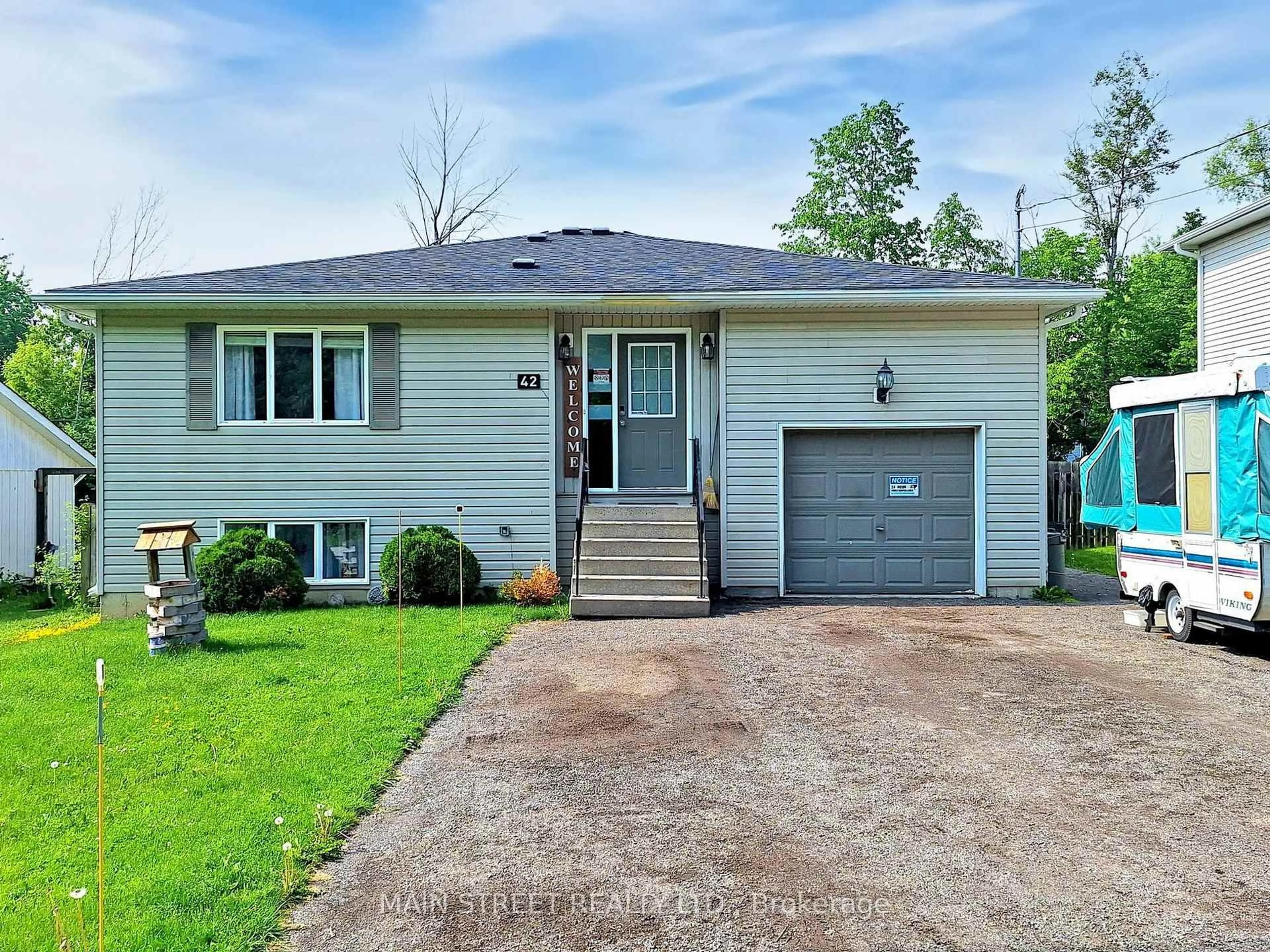 Unknown for 42 Evelyn Ave, Georgina Ontario L4P 3C8