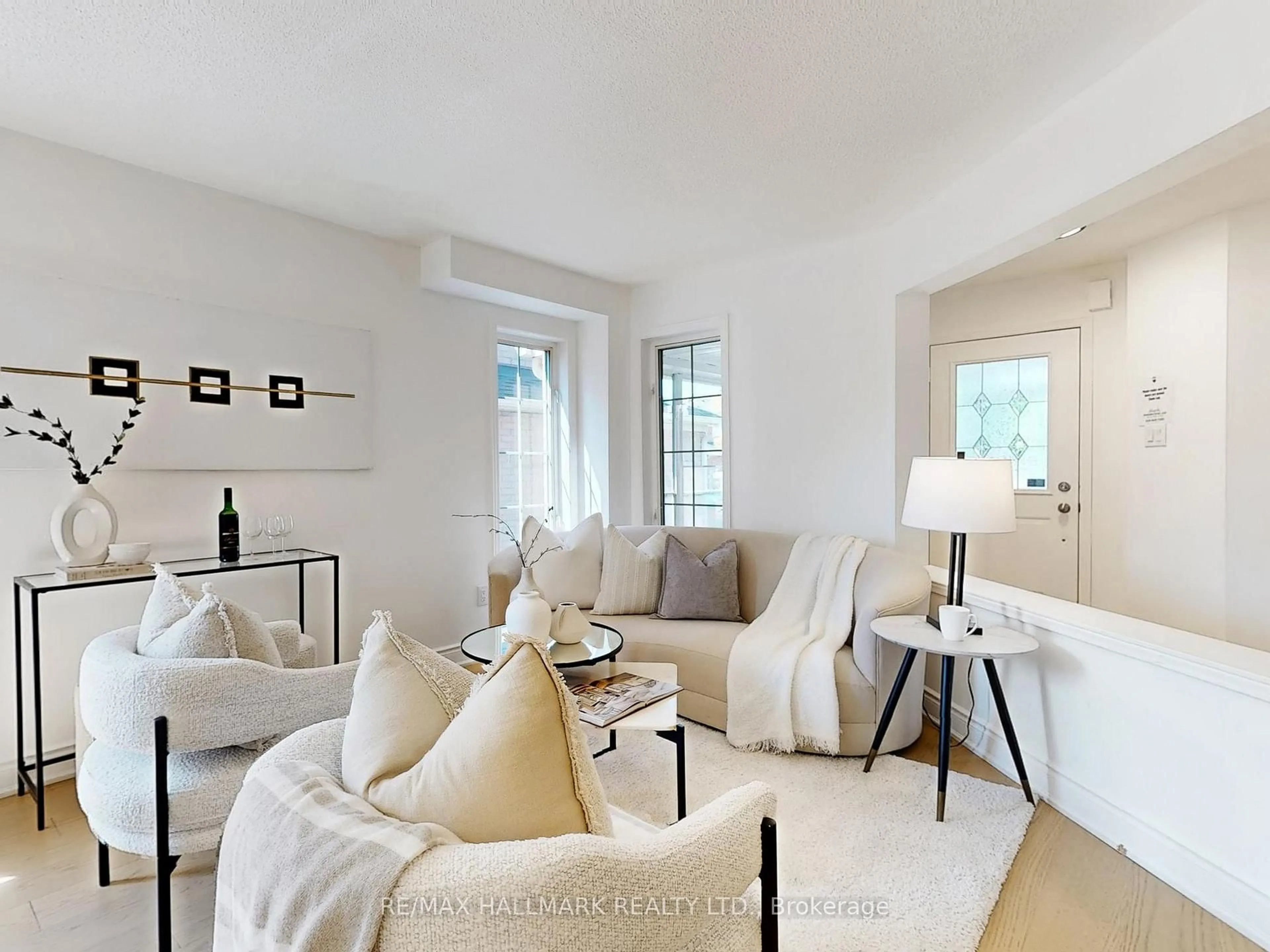Living room with furniture, unknown for 29 Burnaby Dr, Georgina Ontario L4P 3Z1