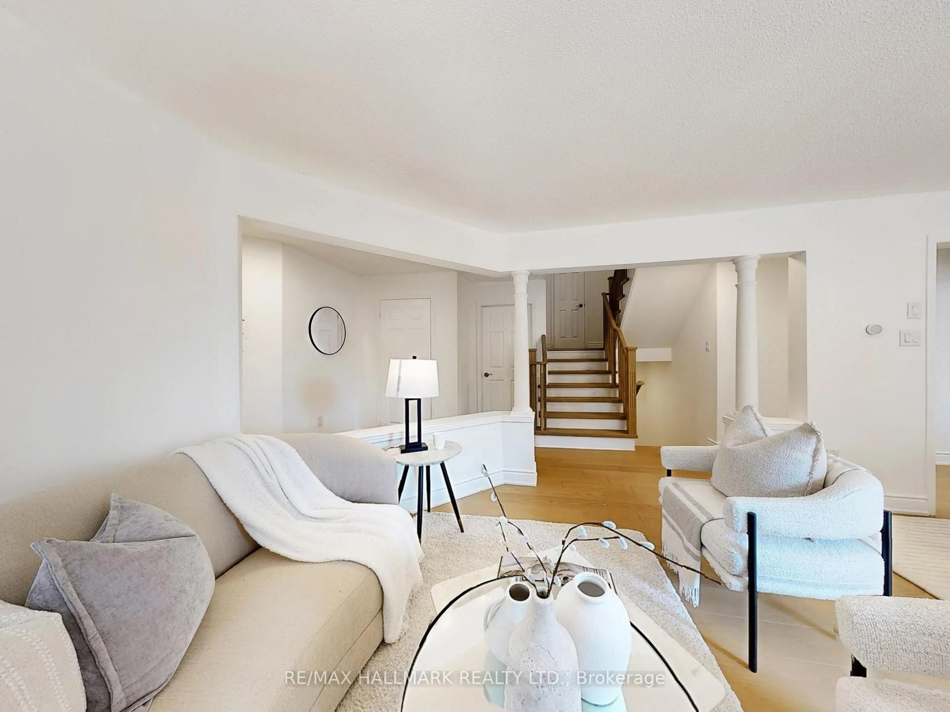 Living room with furniture, unknown for 29 Burnaby Dr, Georgina Ontario L4P 3Z1
