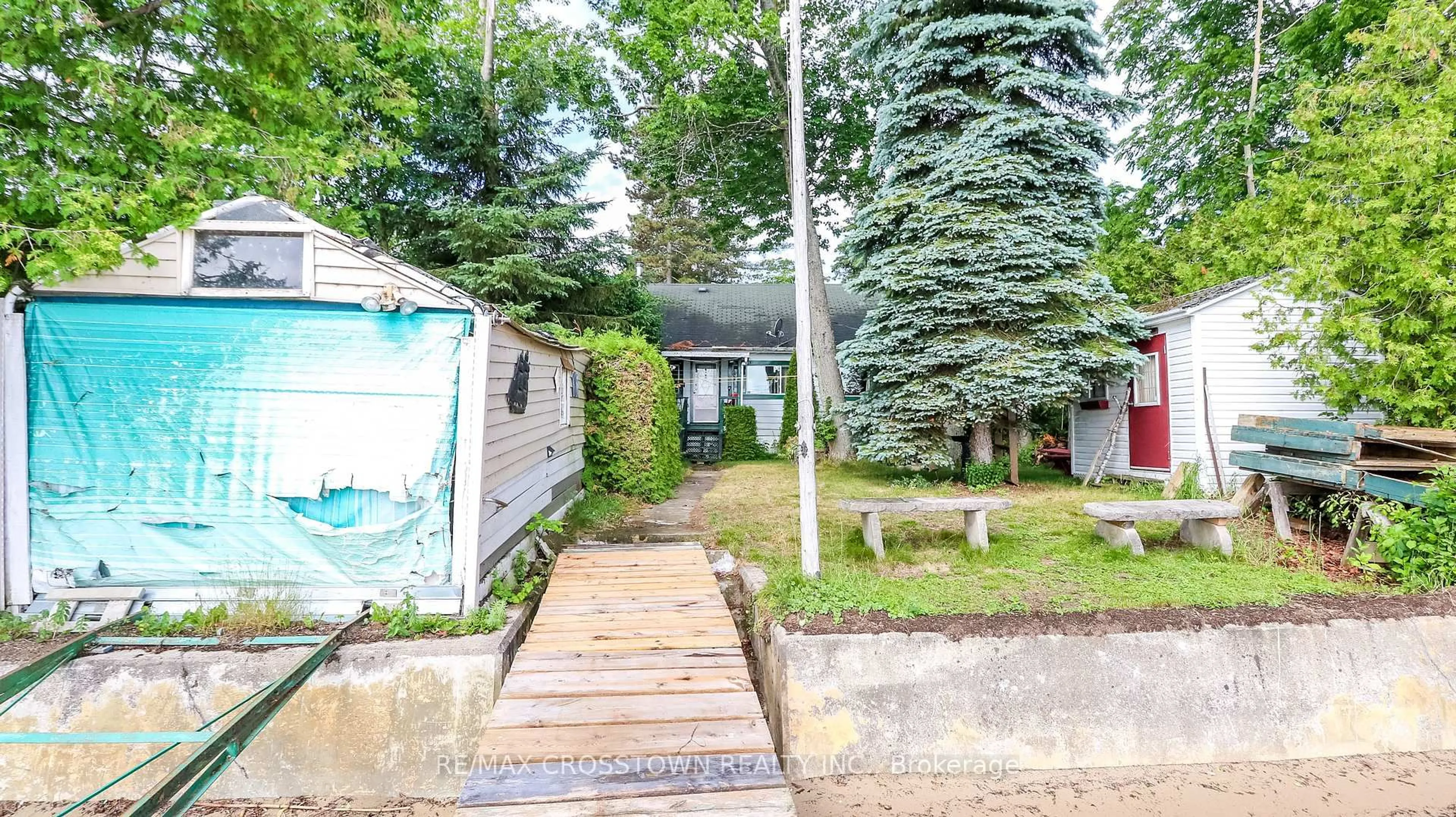 Patio, street for 1895 Simcoe Blvd, Innisfil Ontario L9S 4N3