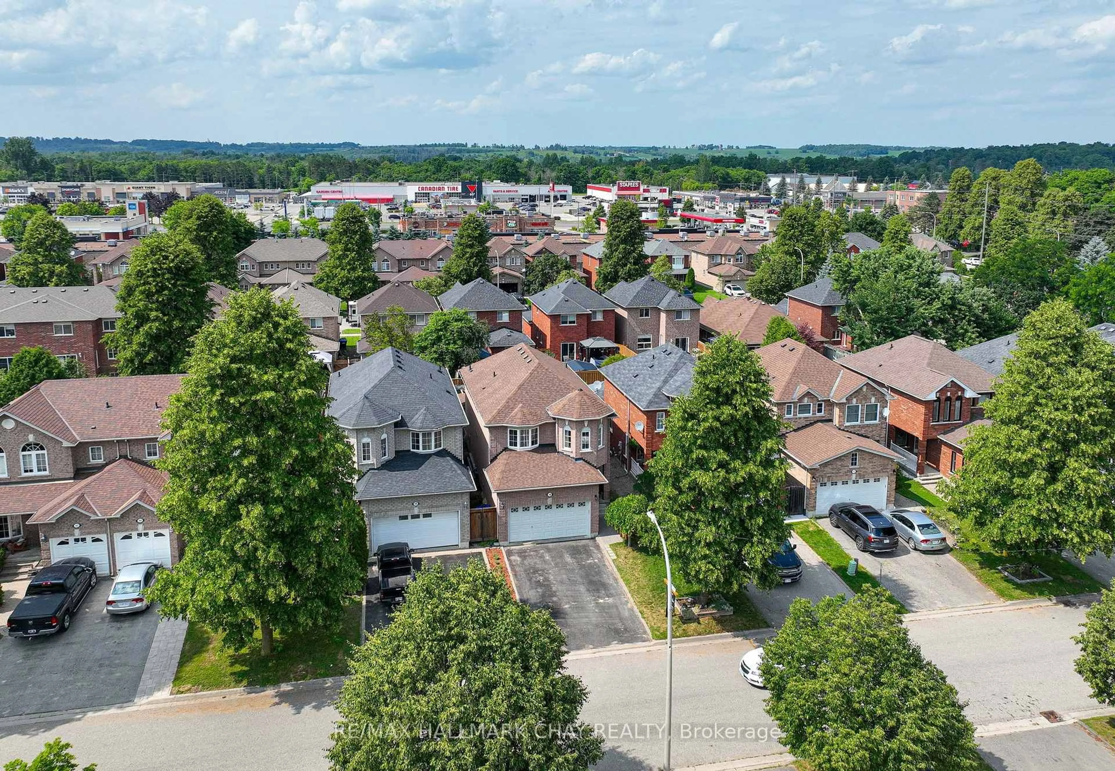 A pic from outside/outdoor area/front of a property/back of a property/a pic from drone, street for 108 Henderson Cres, New Tecumseth Ontario L9R 1Y5