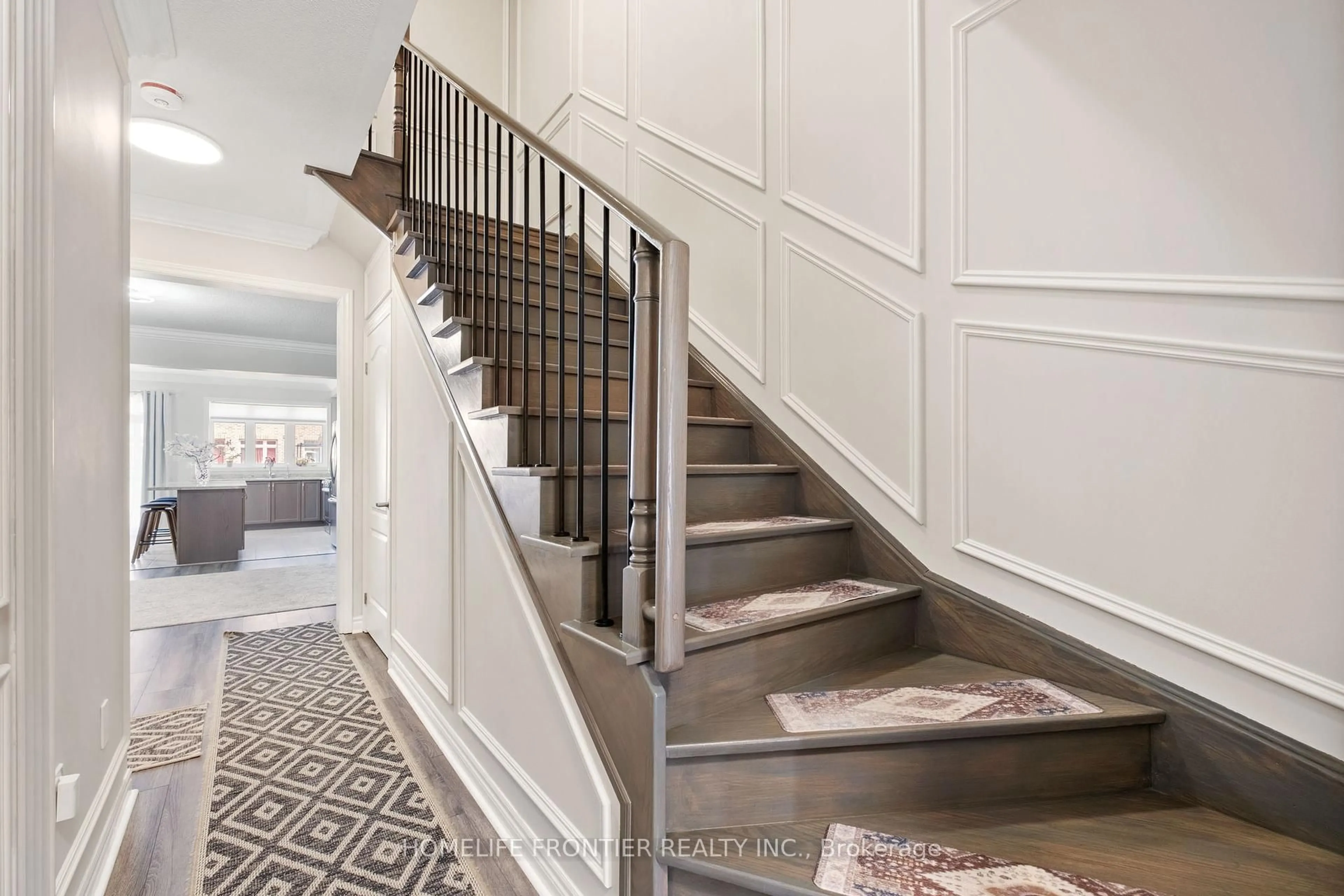 Stairs for 77 Beechbrough Cres, East Gwillimbury Ontario L9N 0N9