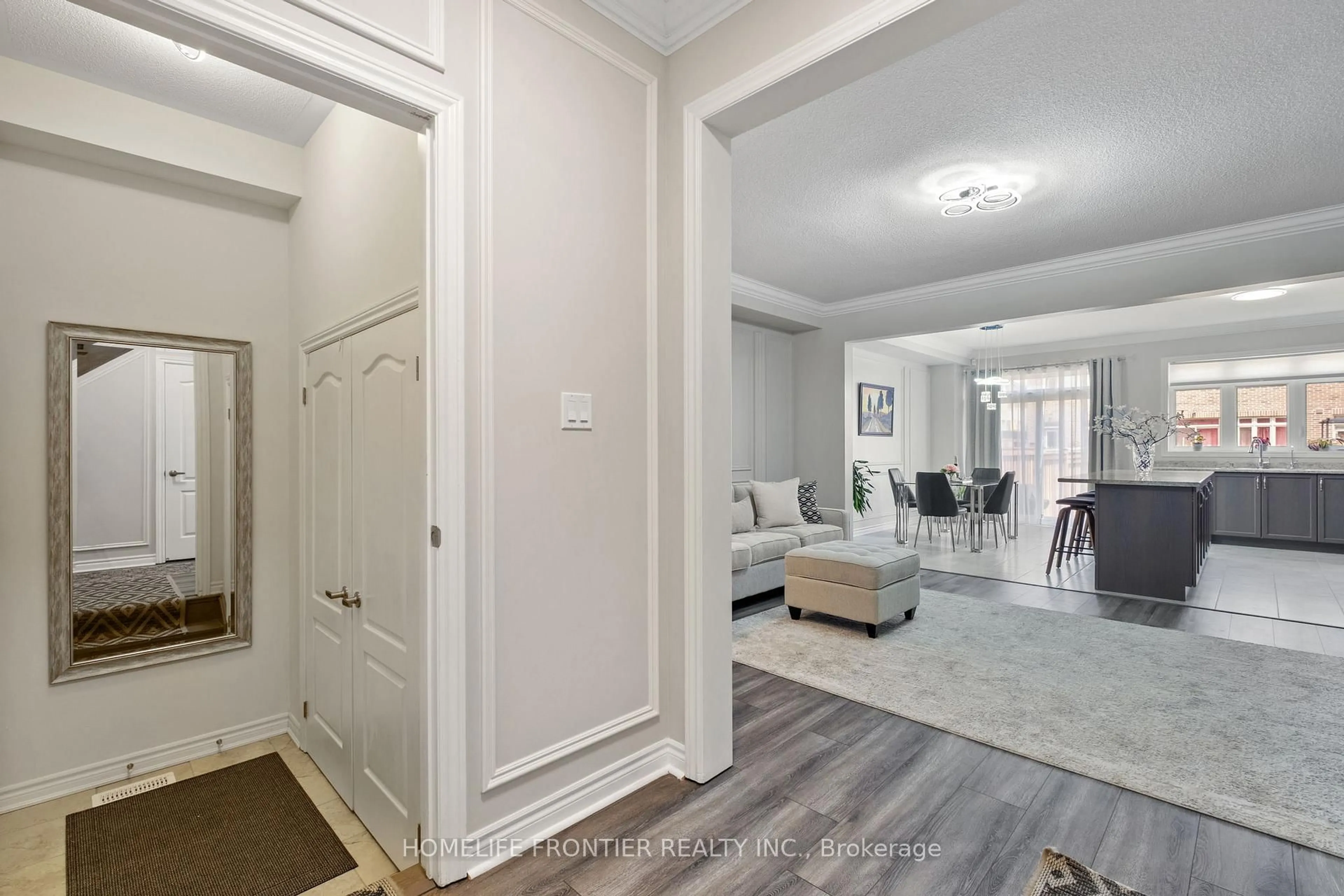 Indoor entryway for 77 Beechbrough Cres, East Gwillimbury Ontario L9N 0N9