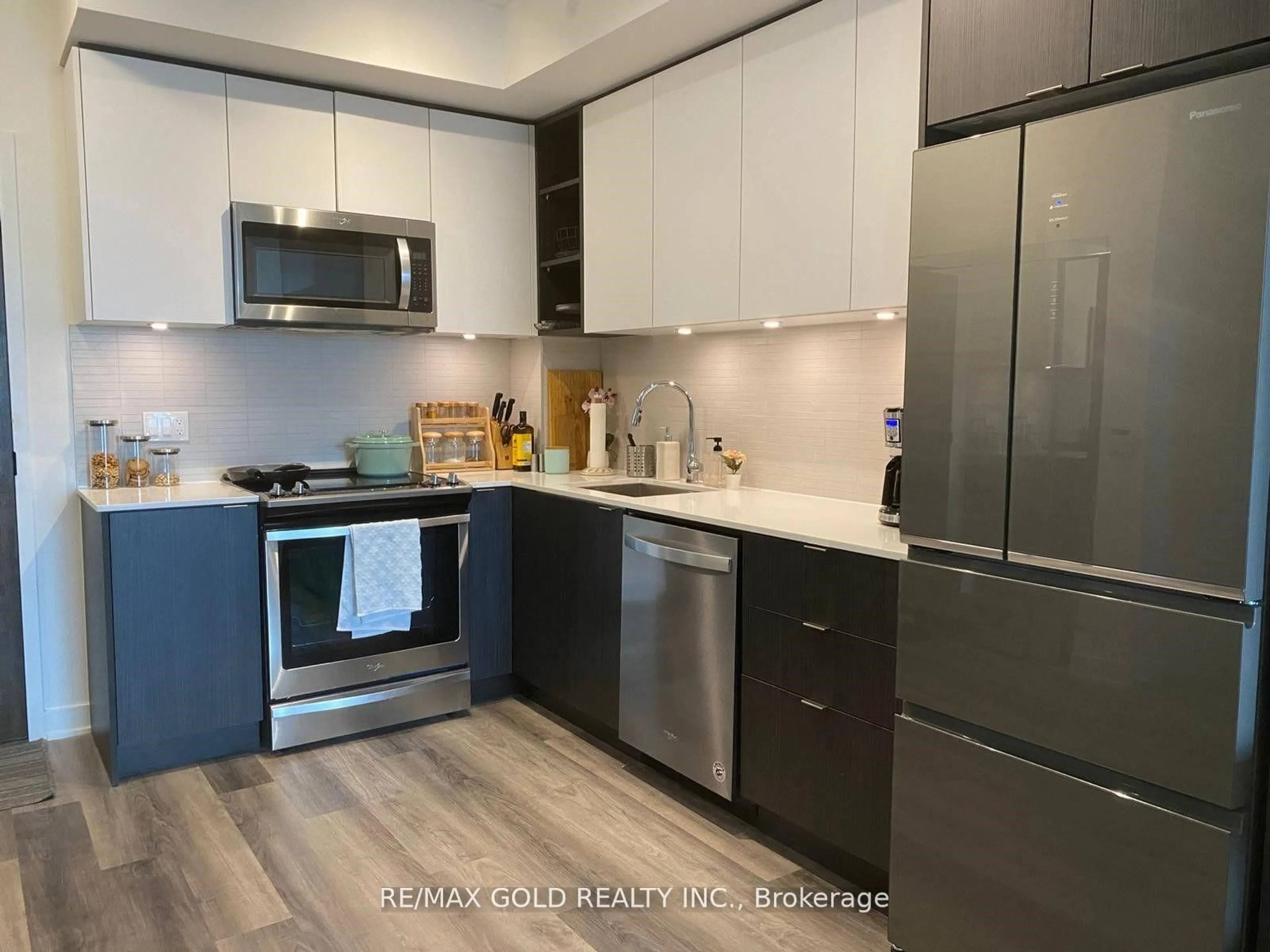 Unknown for 100 Eagle Rock Way #801, Vaughan Ontario L6A 5B9