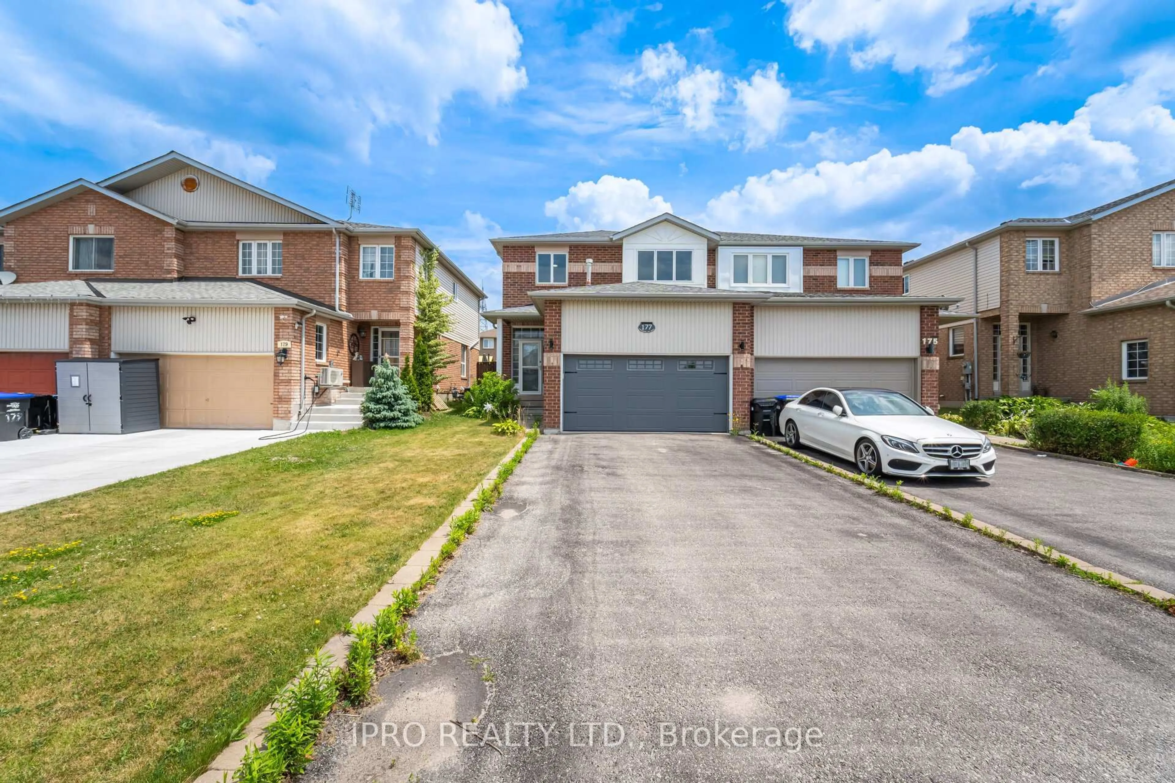 A pic from outside/outdoor area/front of a property/back of a property/a pic from drone, street for 177 Professor Day Dr, Bradford West Gwillimbury Ontario L3Z 3C2