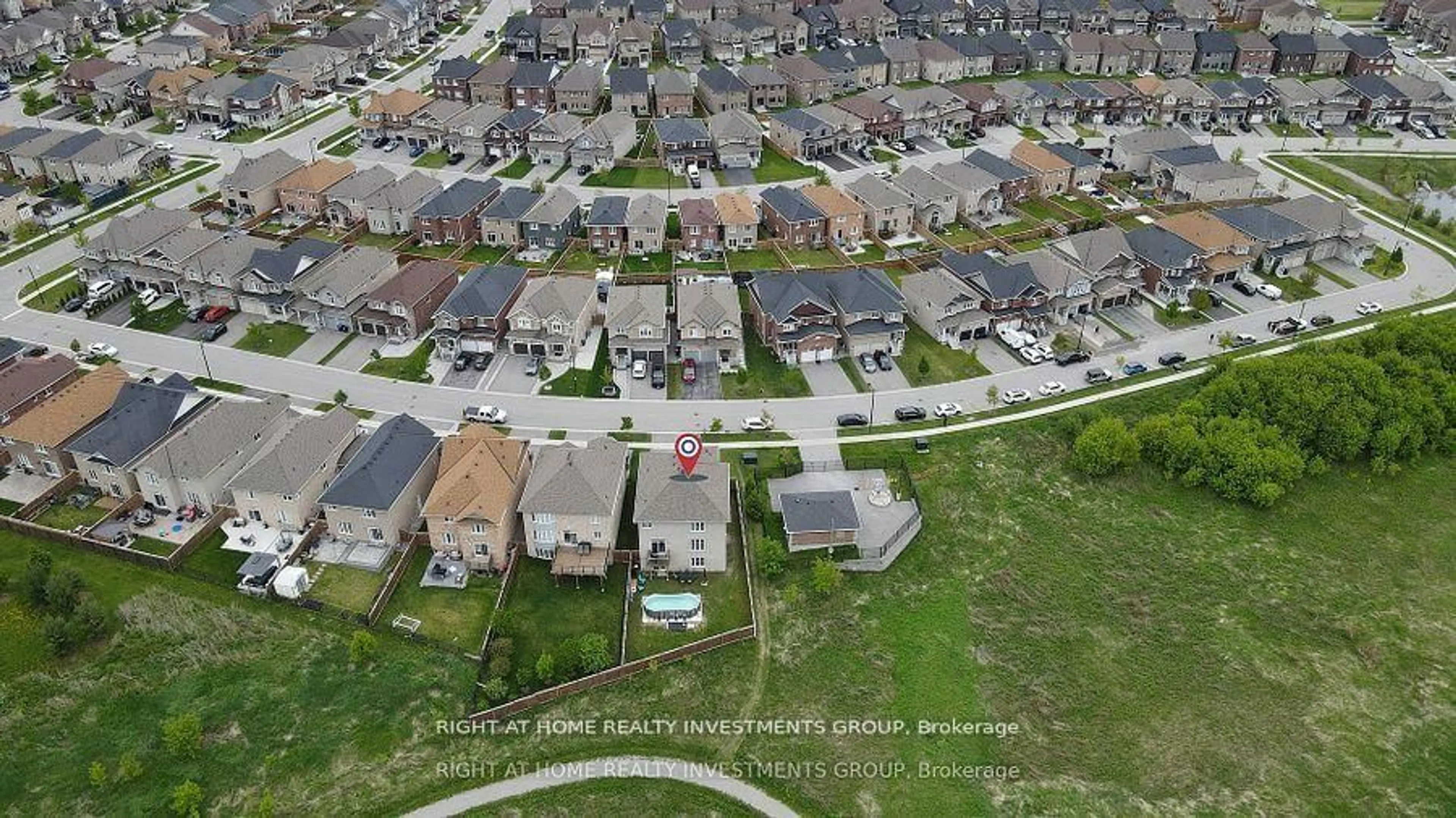 A pic from outside/outdoor area/front of a property/back of a property/a pic from drone, street for 208 Rutherford Rd, Bradford West Gwillimbury Ontario L3Z 0X5