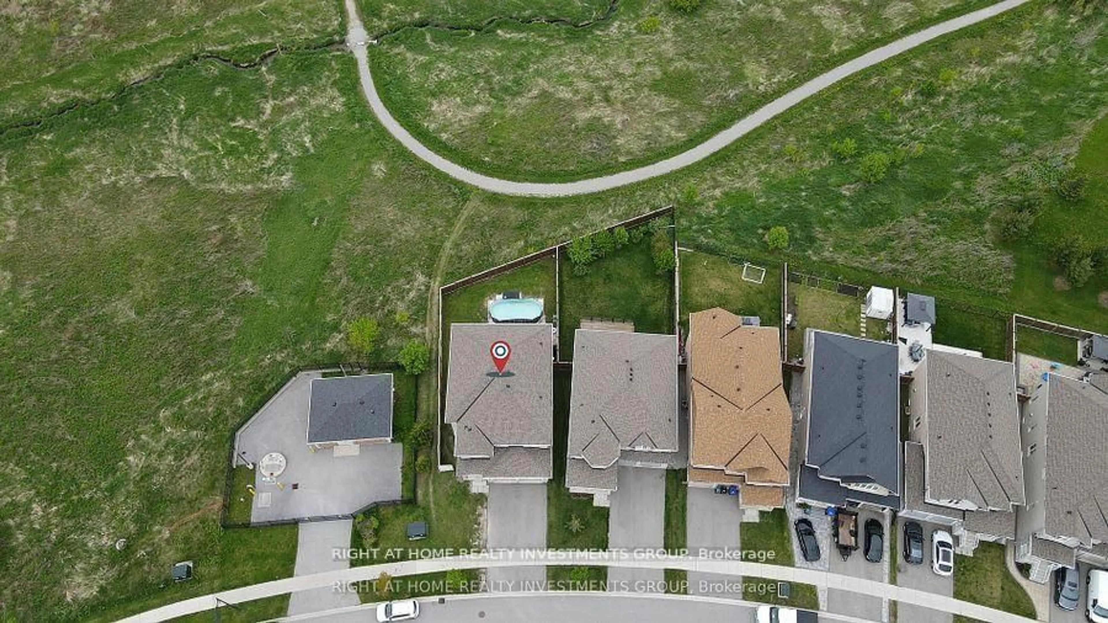 A pic from outside/outdoor area/front of a property/back of a property/a pic from drone, city buildings view from balcony for 208 Rutherford Rd, Bradford West Gwillimbury Ontario L3Z 0X5