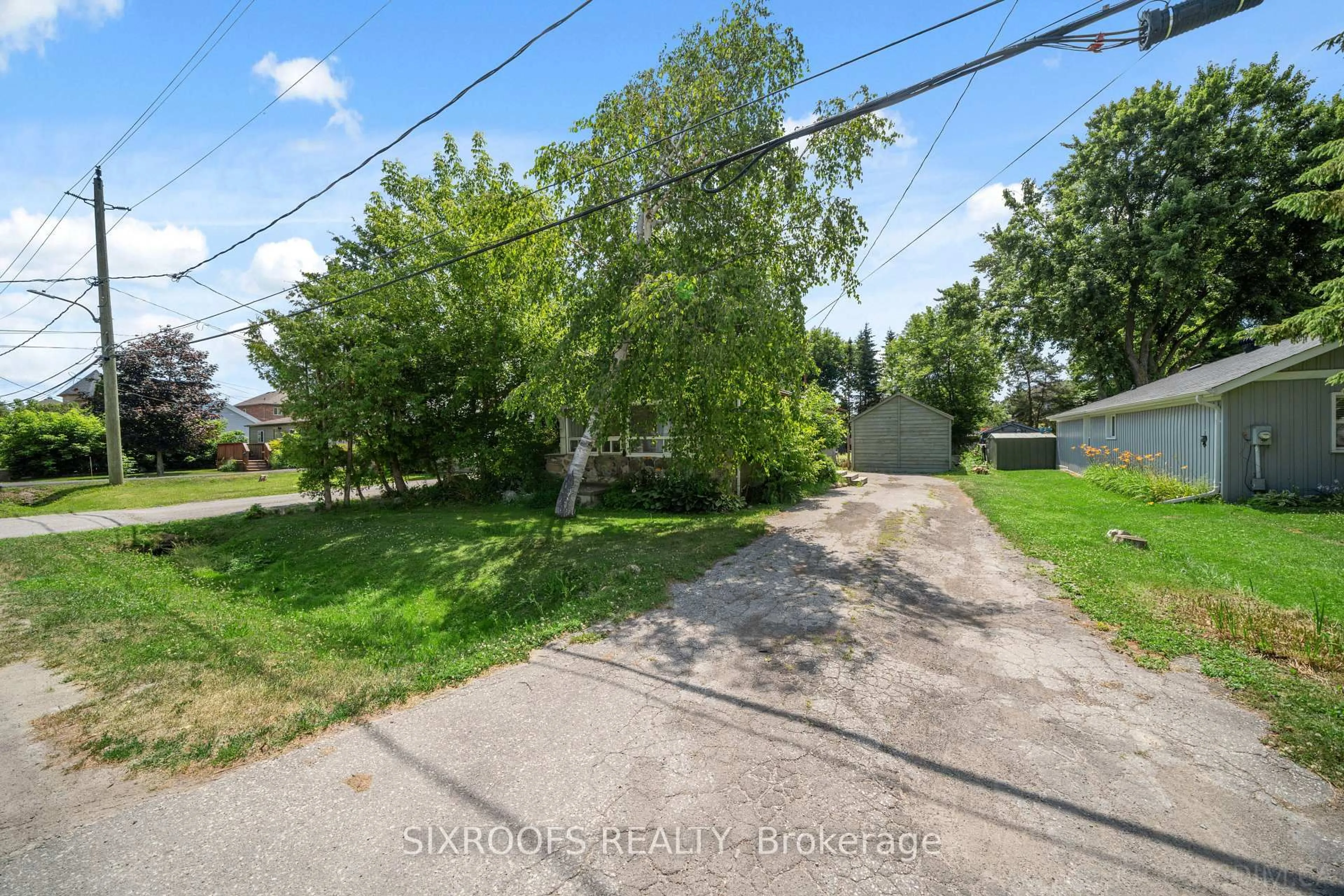 A pic from outside/outdoor area/front of a property/back of a property/a pic from drone, street for 159 Bayview Ave, Georgina Ontario L4P 2M2