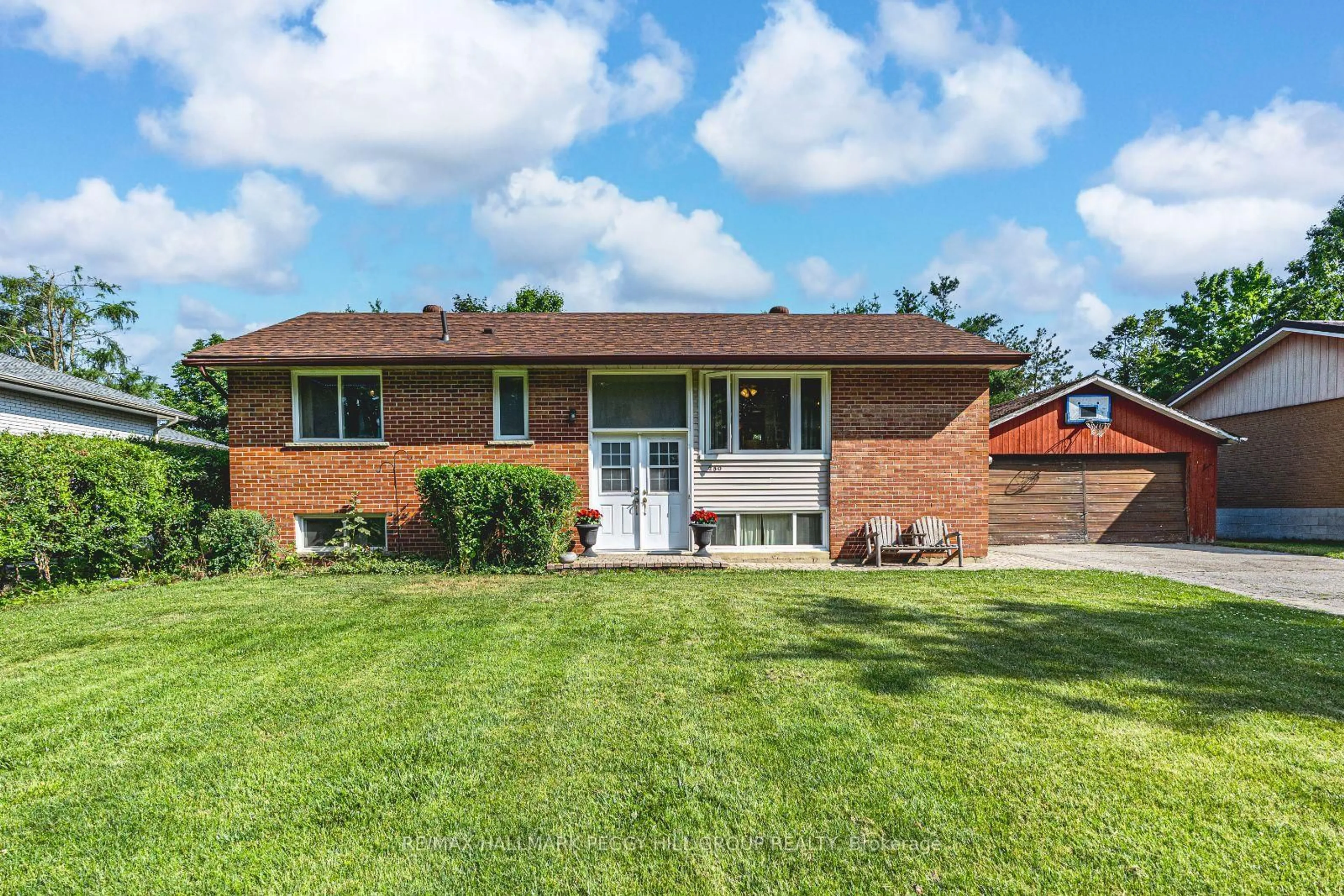 Home with brick exterior material, street for 250 Sunnybrae Ave, Innisfil Ontario L9S 1J1