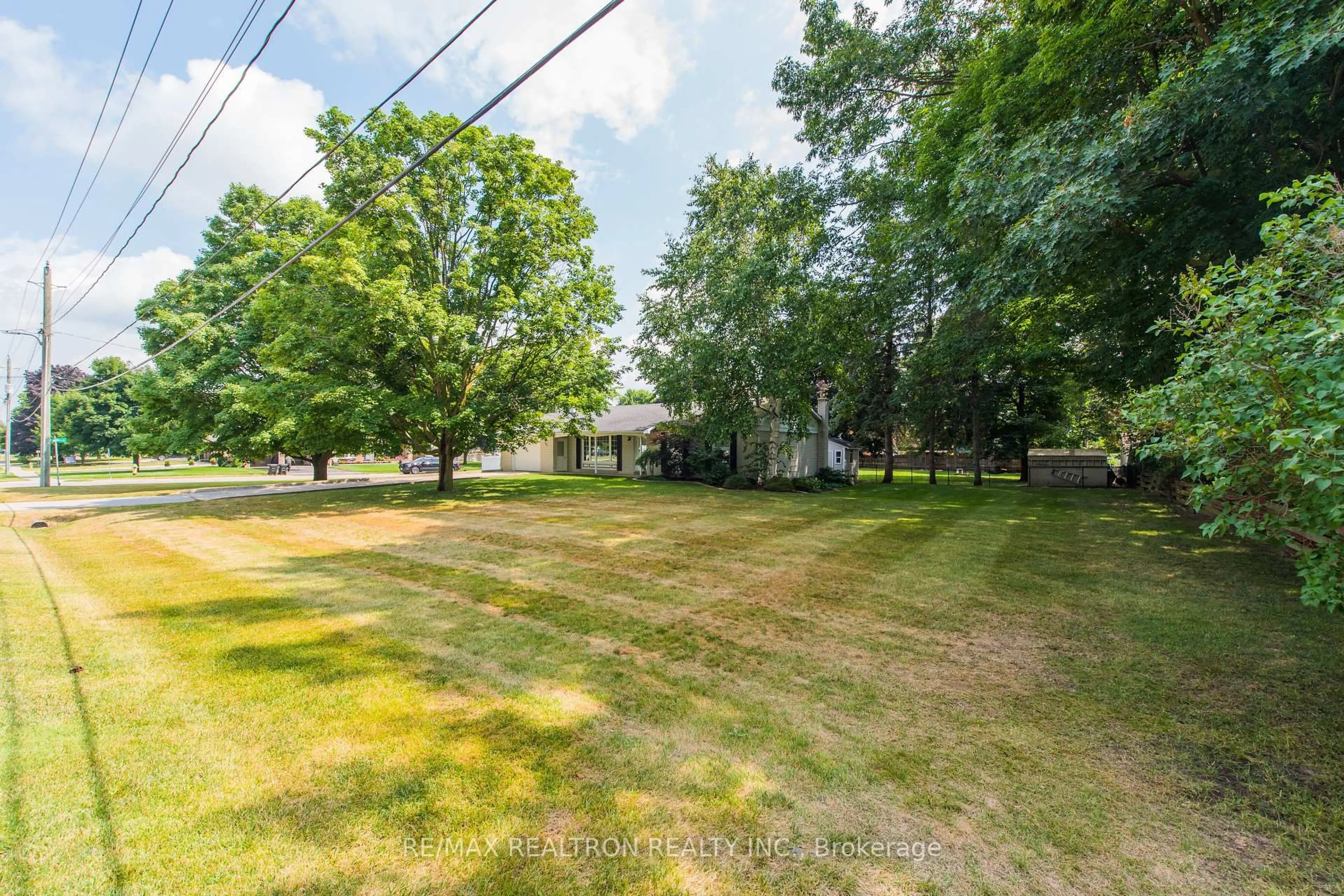 A pic from outside/outdoor area/front of a property/back of a property/a pic from drone, unknown for 41 Downey Ave, New Tecumseth Ontario L9R 1J7