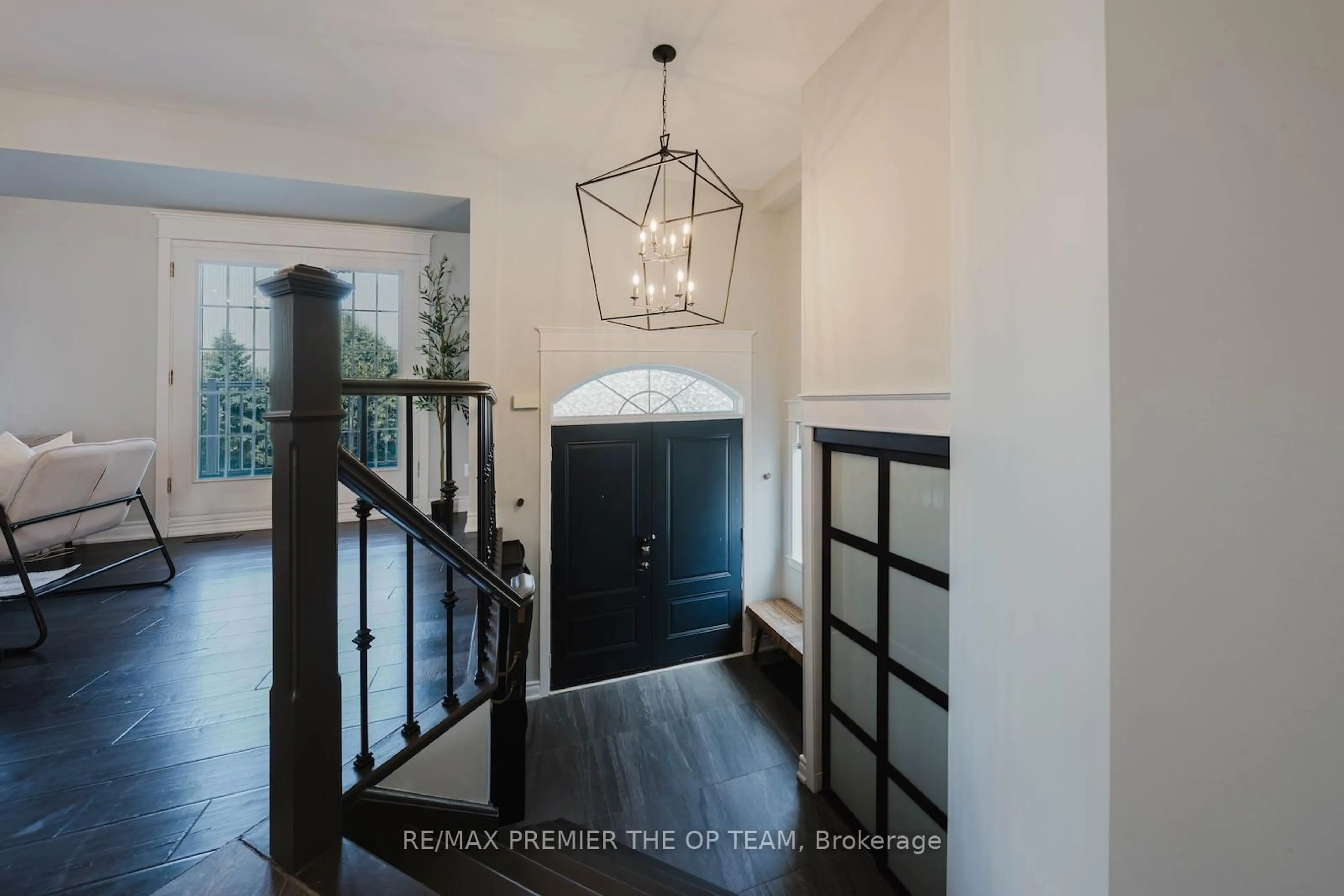Indoor entryway for 78 Mast Rd, Vaughan Ontario L6A 3X2