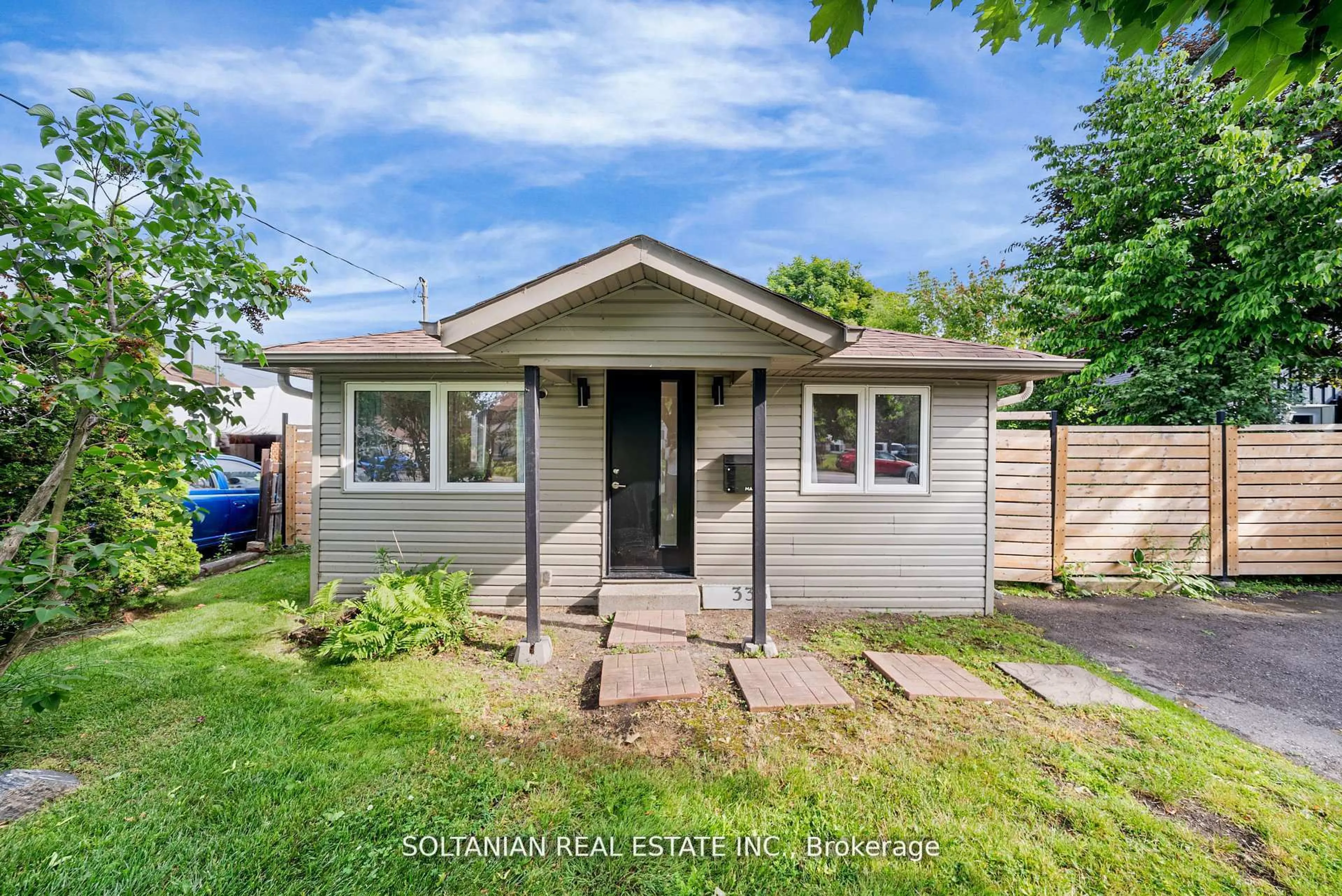 Home with vinyl exterior material, street for 335 Miami Dr, Georgina Ontario L4P 2Z6
