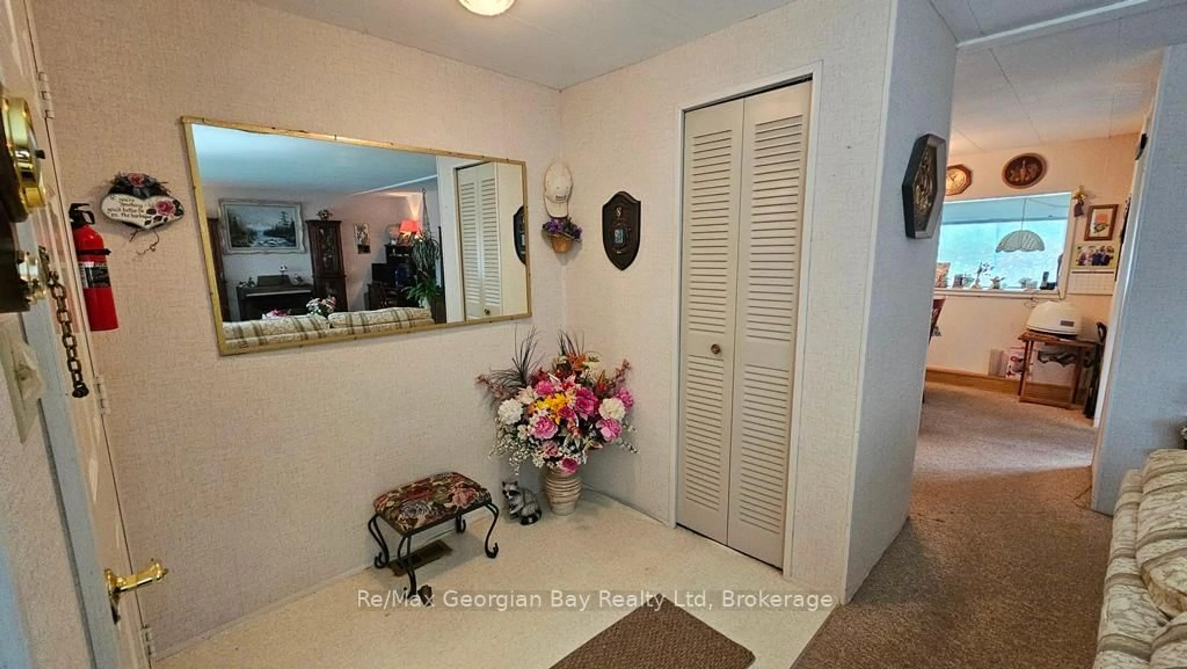 Indoor entryway for 27 MIMOSA Dr, Innisfil Ontario L9S 1P8