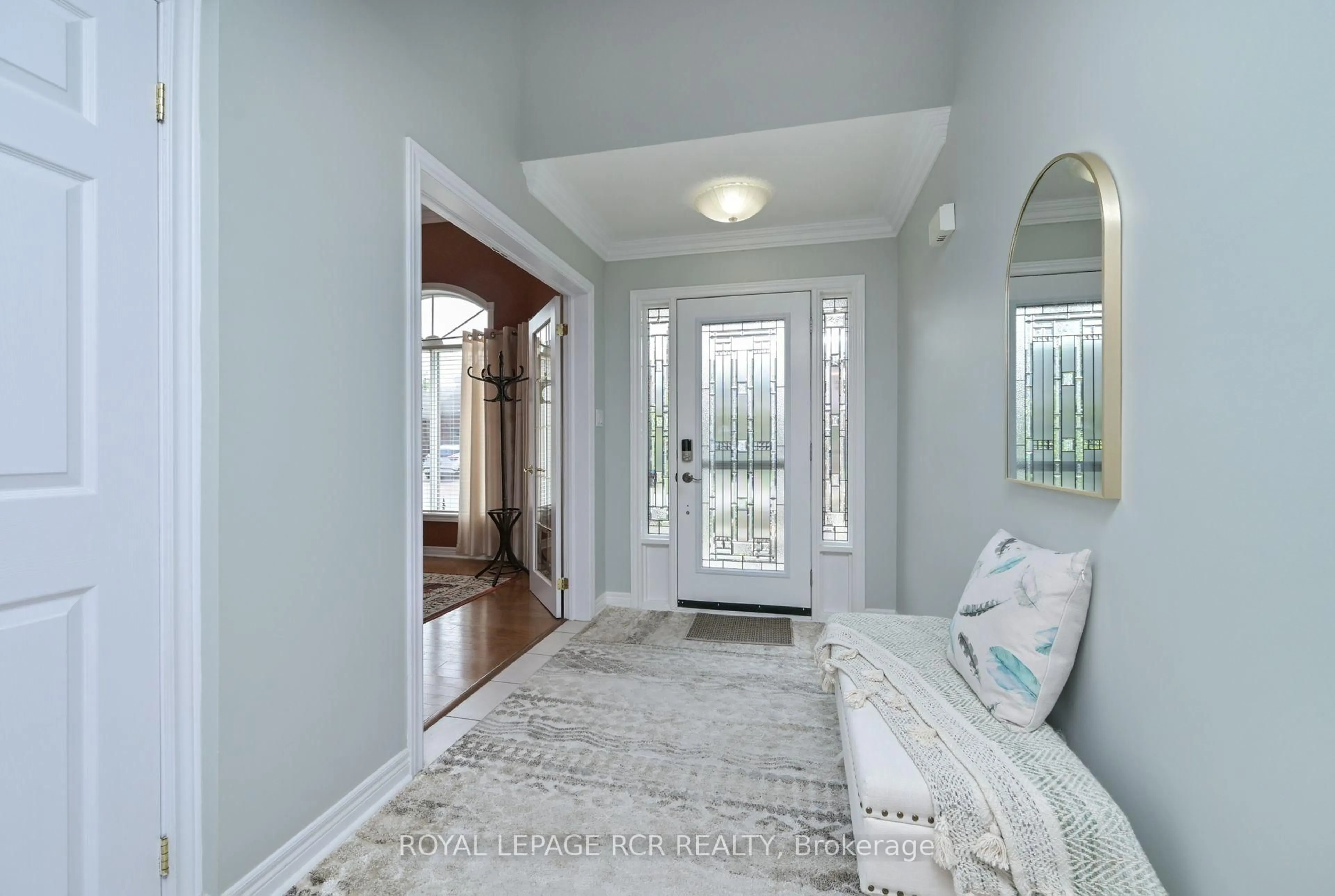 Indoor entryway for 43 Bella Vista Tr, New Tecumseth Ontario L9R 2C7