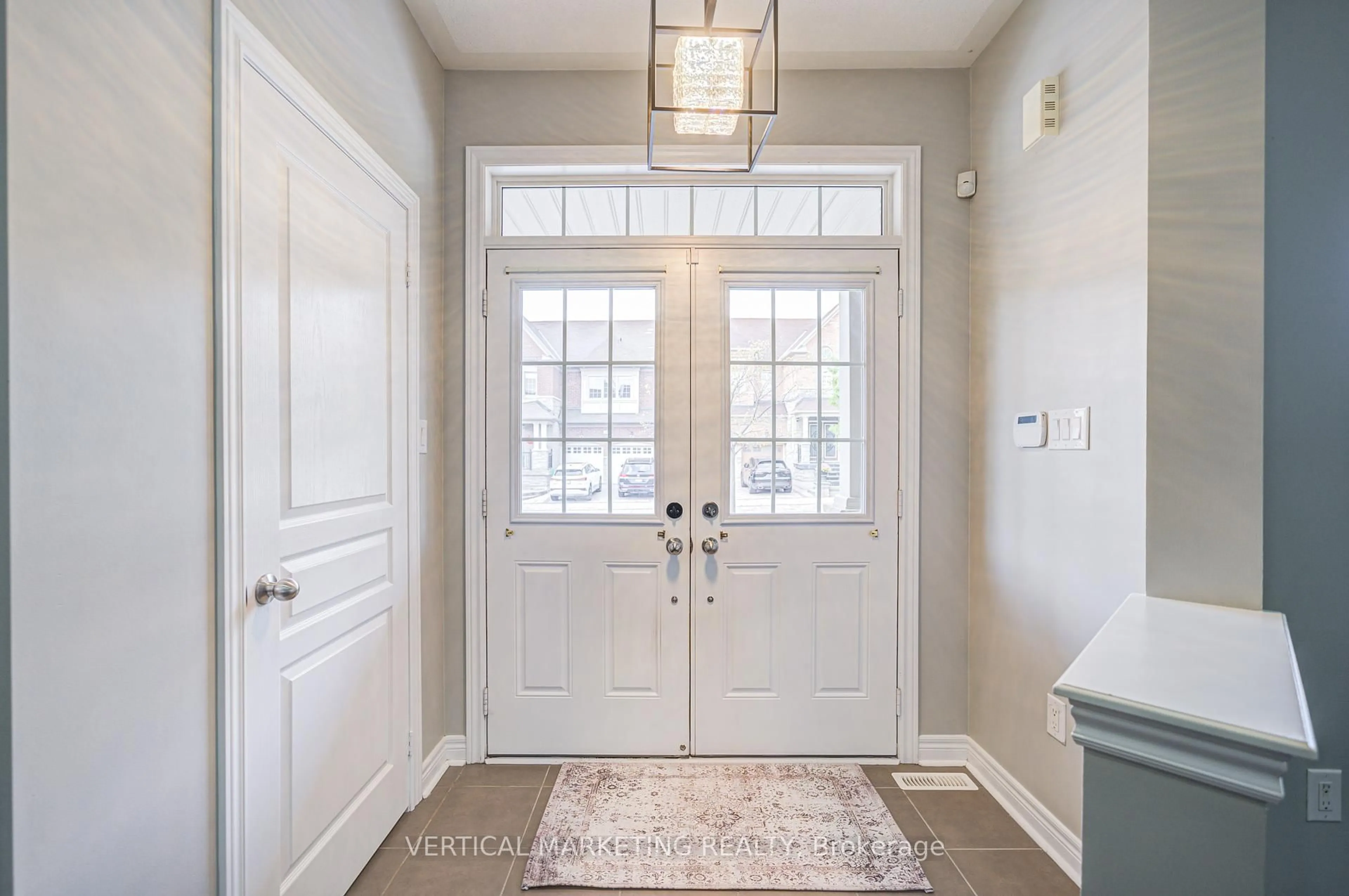 Indoor entryway for 141 Beckett Ave, Markham Ontario L6C 0B2