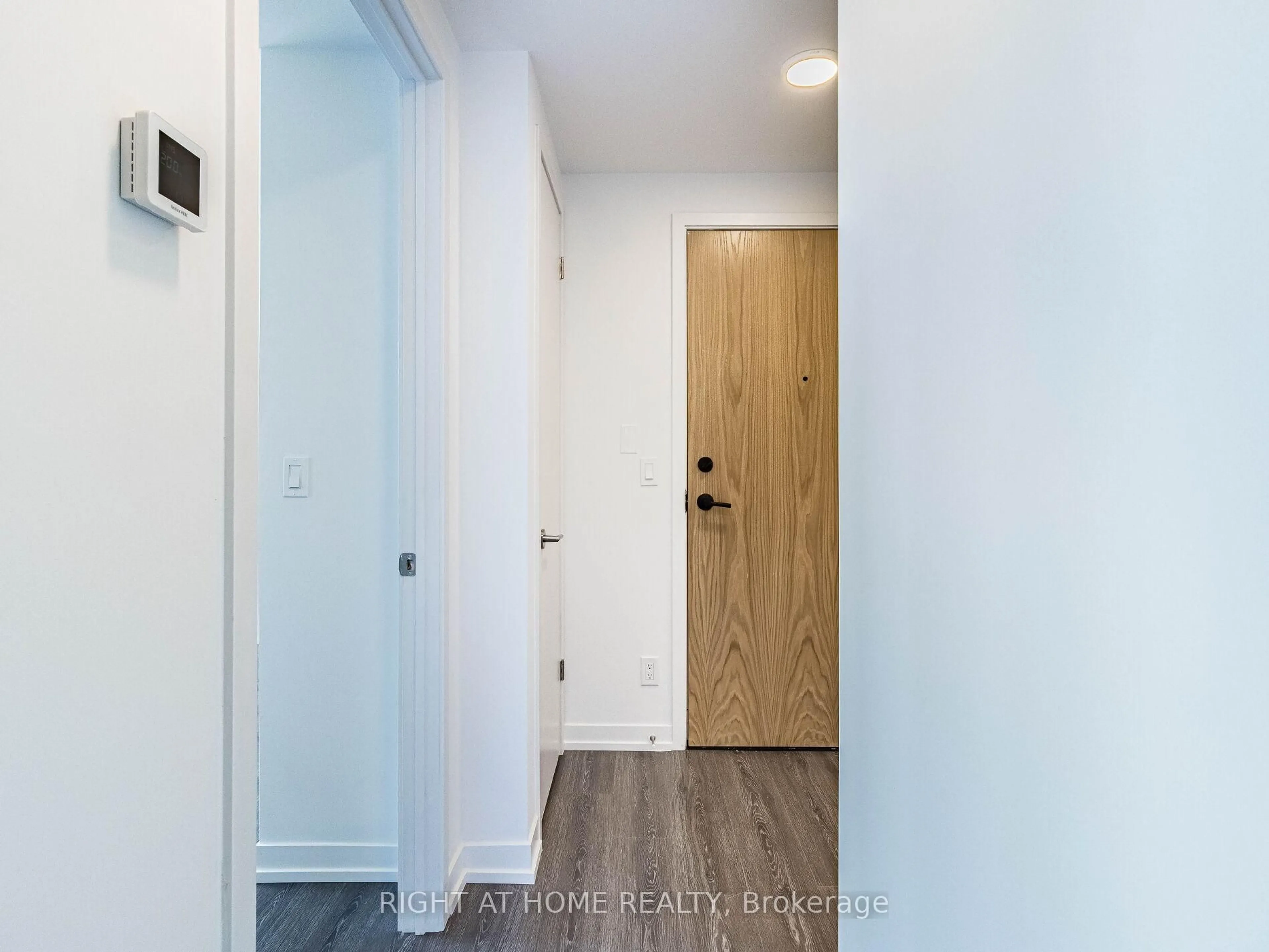 Indoor entryway for 7950 bathurst St #203, Vaughan Ontario L4J 0L4